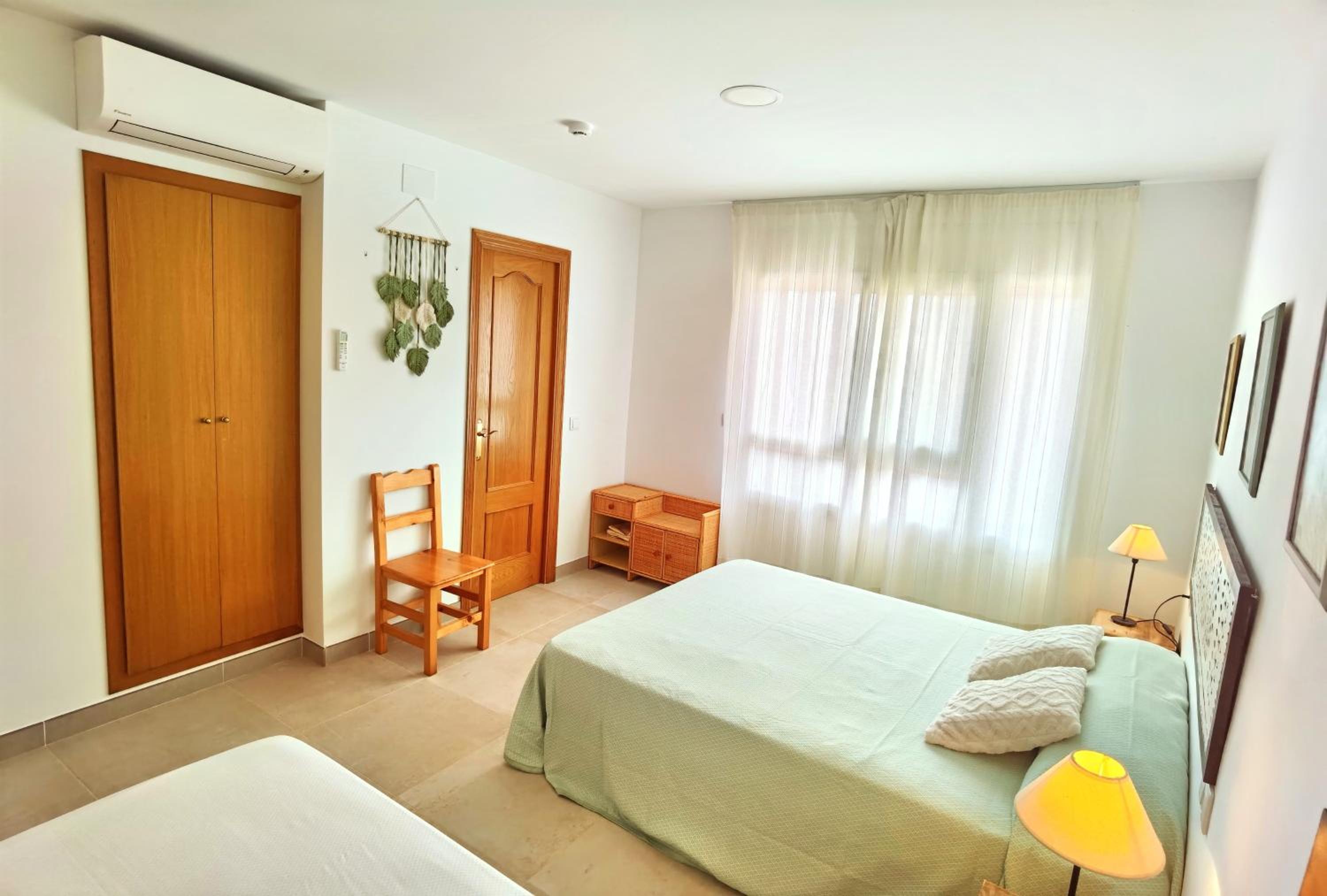 Triple Room with City View - Photo 8