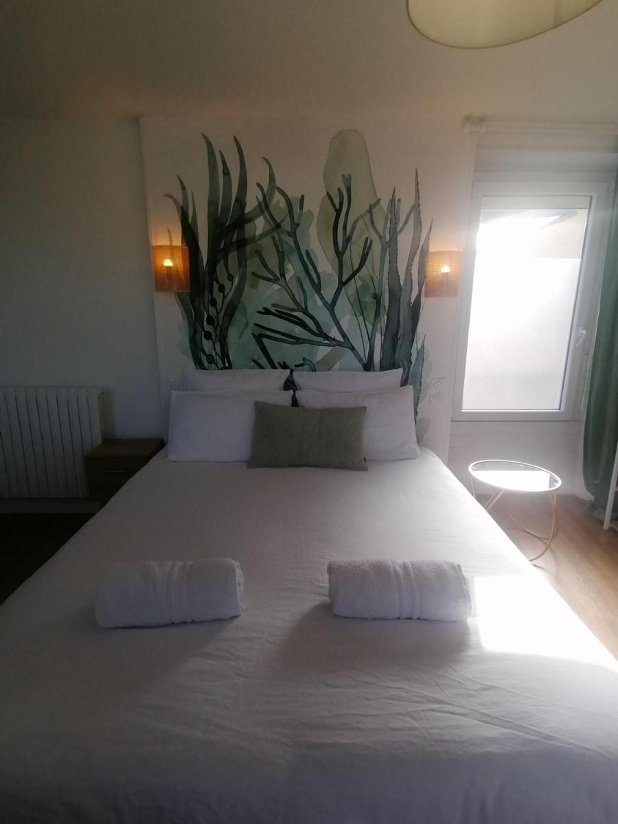 Deluxe Double Room with Sea View - Photo 2