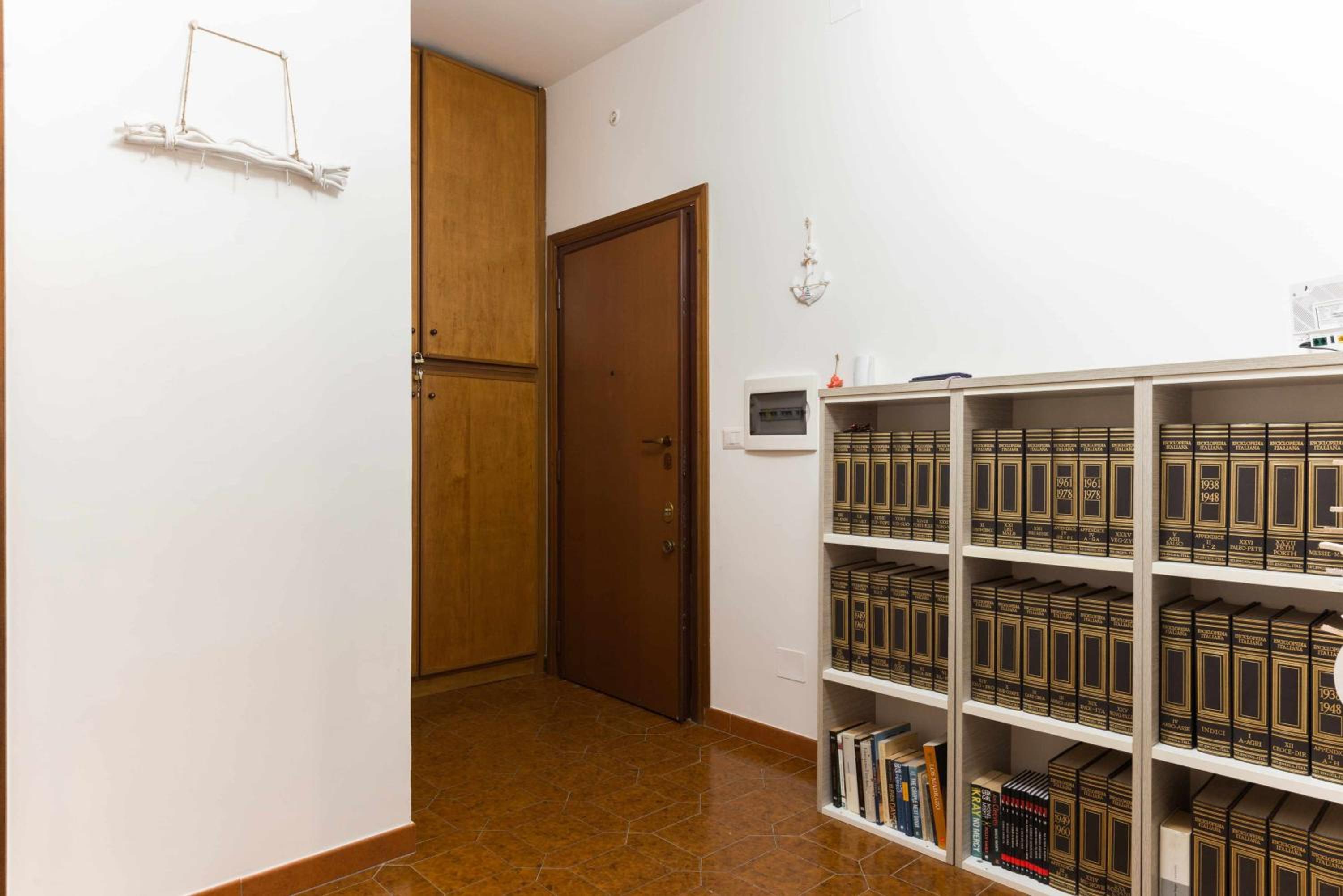 Apartment photo 3