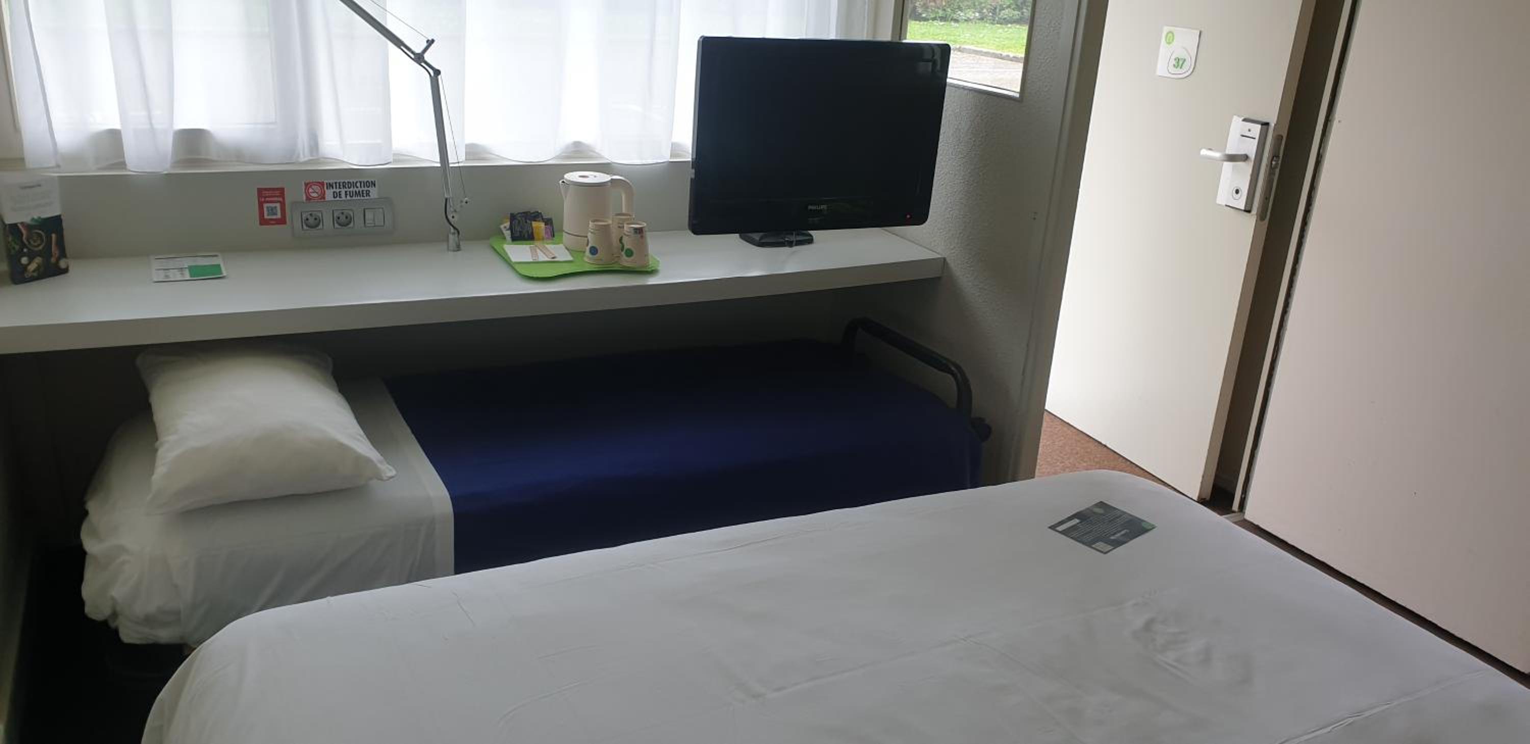 Standard Double Room with One Single Bed - Up to Ten Years photo 1