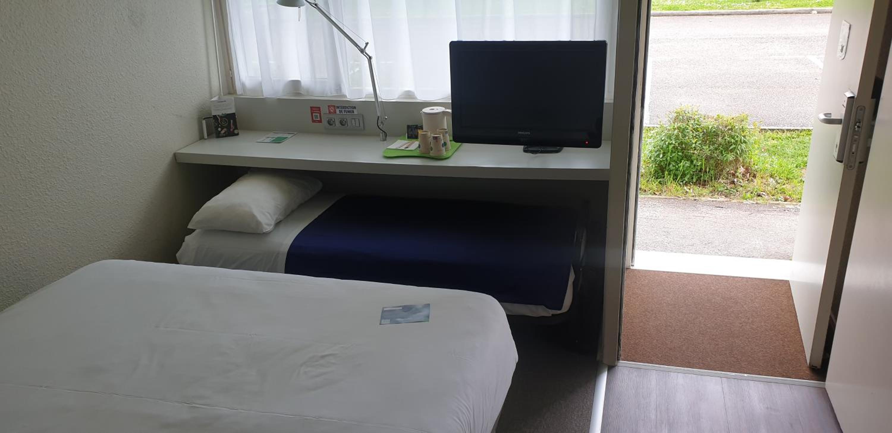 Standard Double Room with One Single Bed - Up to Ten Years photo 3