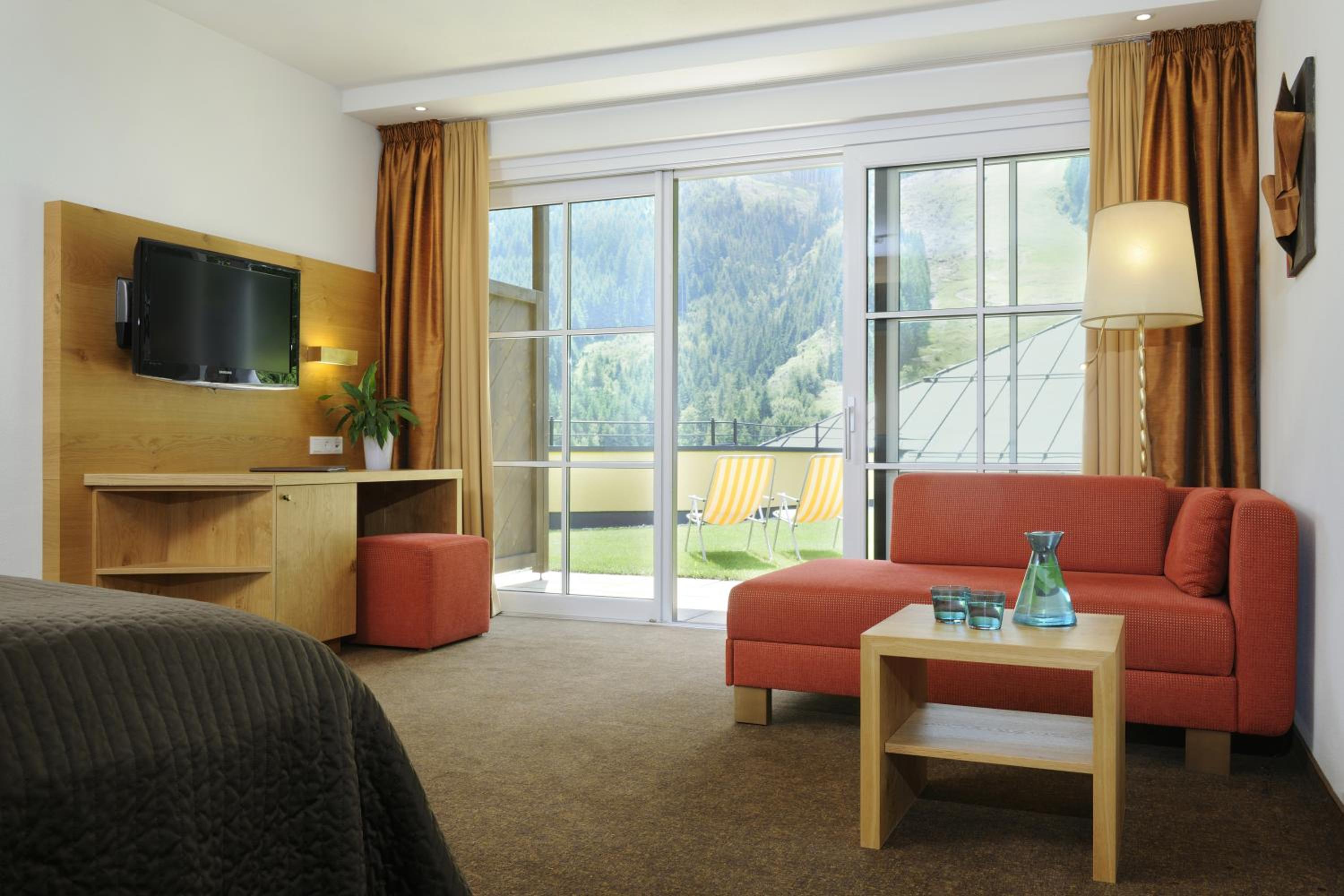 Deluxe Junior Suite - Photo 1