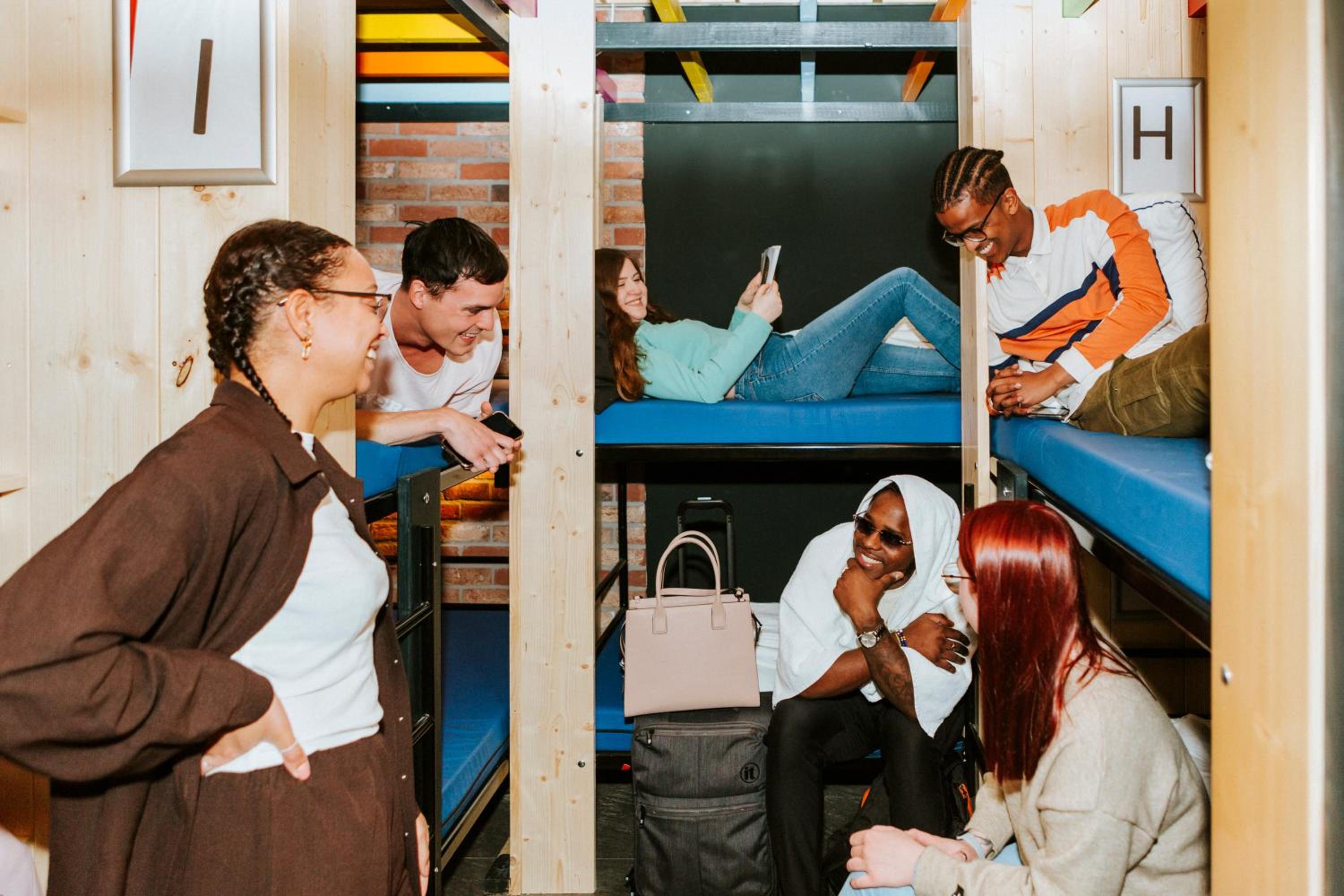 Bed In 9-Bed Mixed Dormitory Room - 18-35 Years Old Only