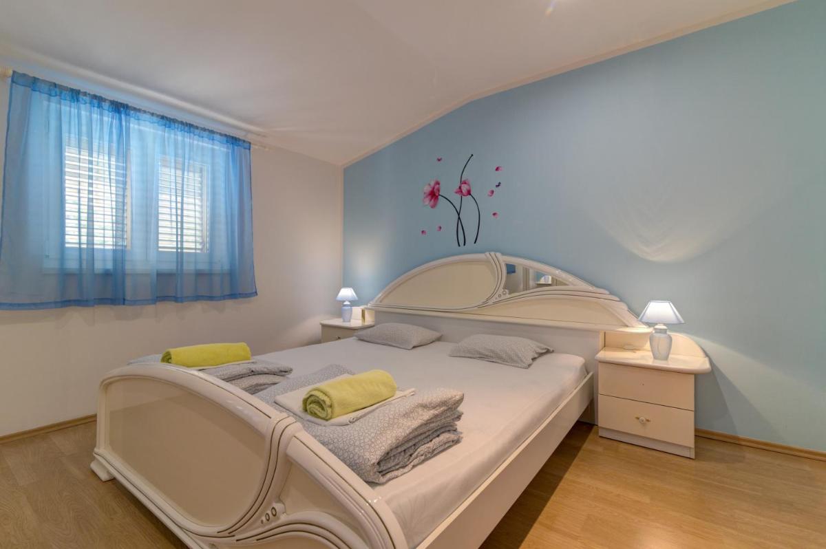 Two-Bedroom Apartment with Sea View photo 2