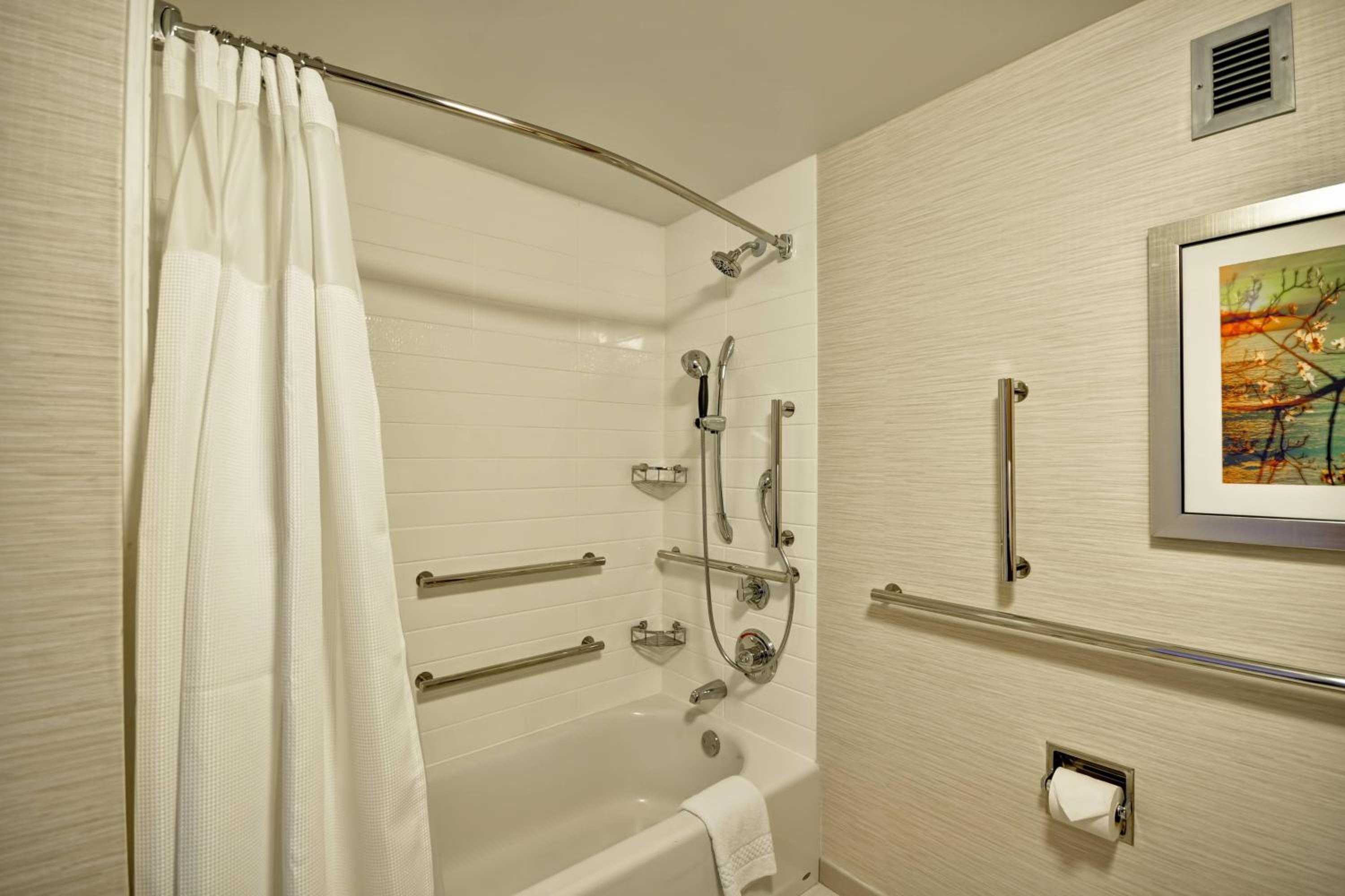 Queen Room with Two Queen Beds - Hearing Accessible - Photo 4