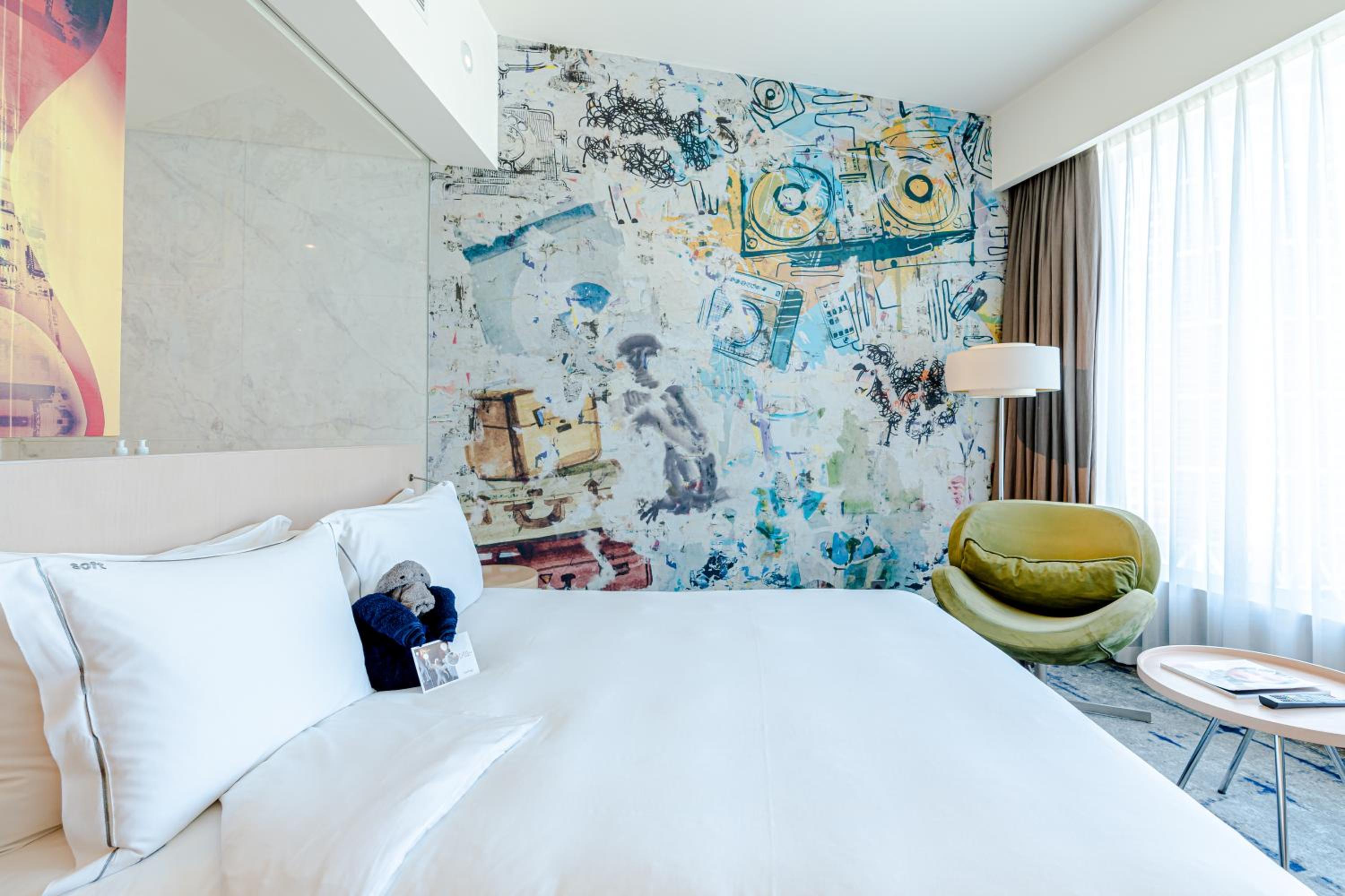 Executive Hip Room
