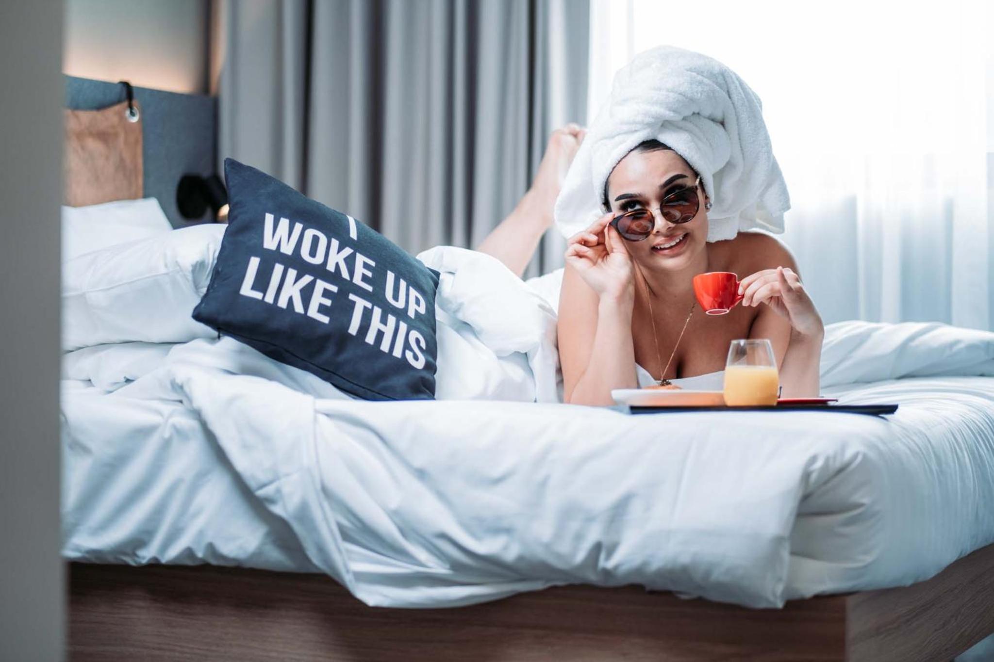 Moxy Deluxe Guest room with 1 Queen
