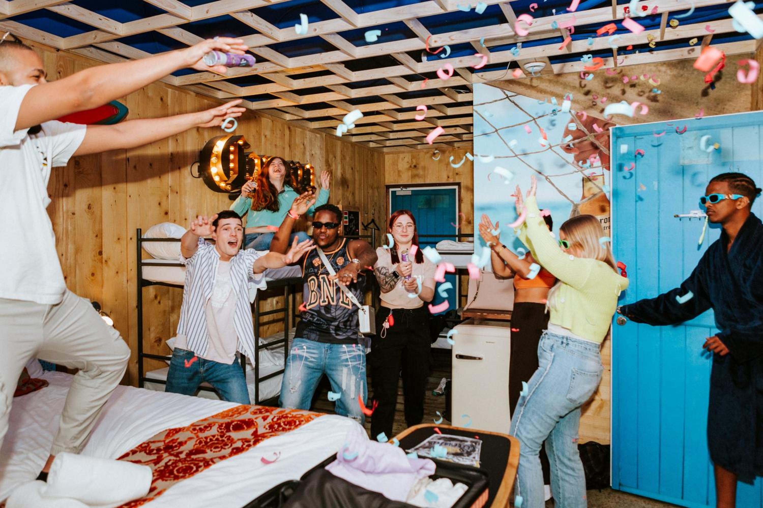 8-Person Studio with Beach Theme