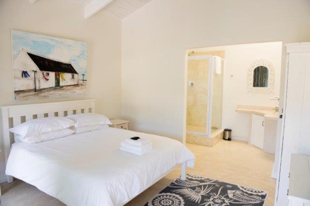 Three-Bedroom Apartment - Photo 3