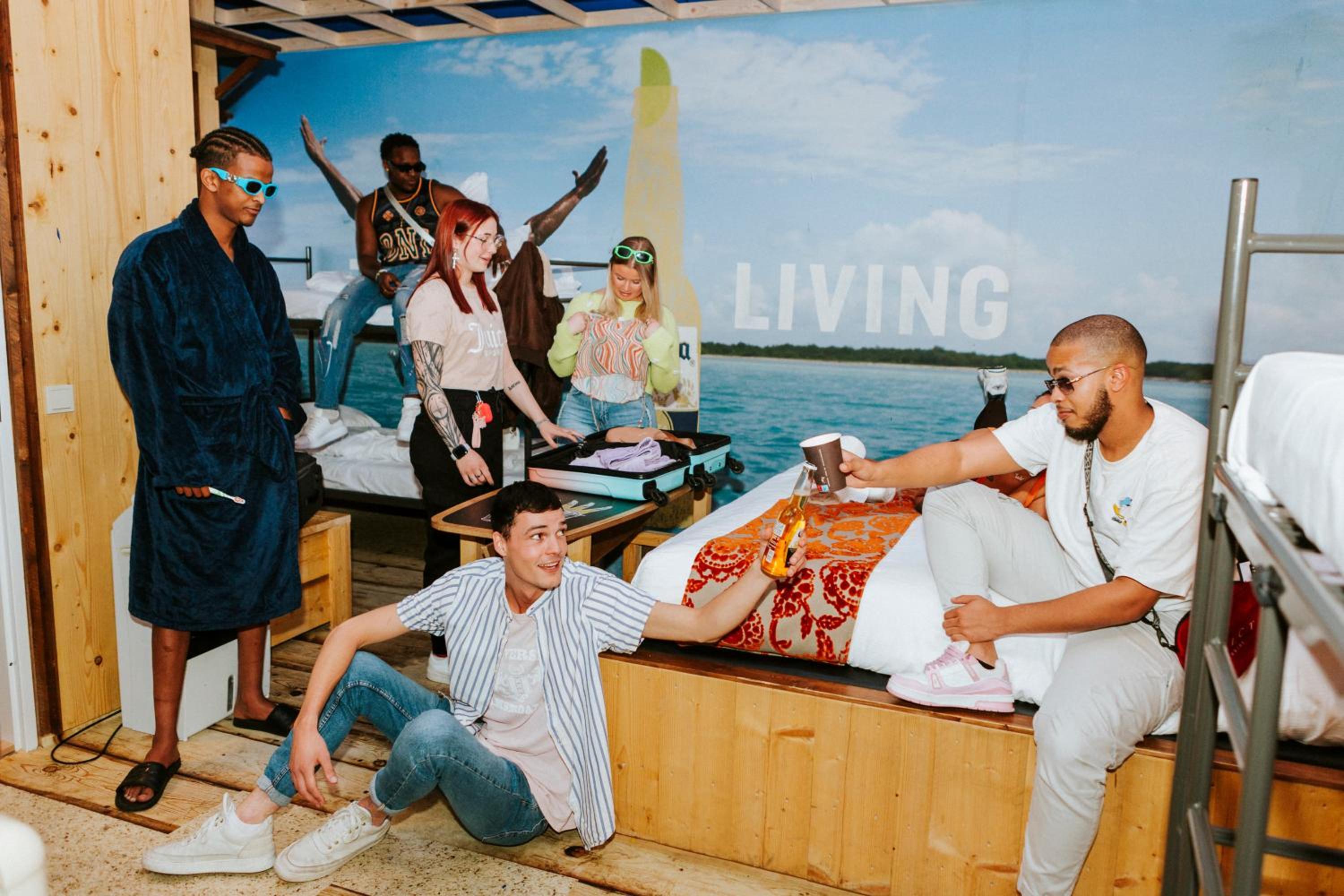 8-Person Studio with Beach Theme thumbnail 5