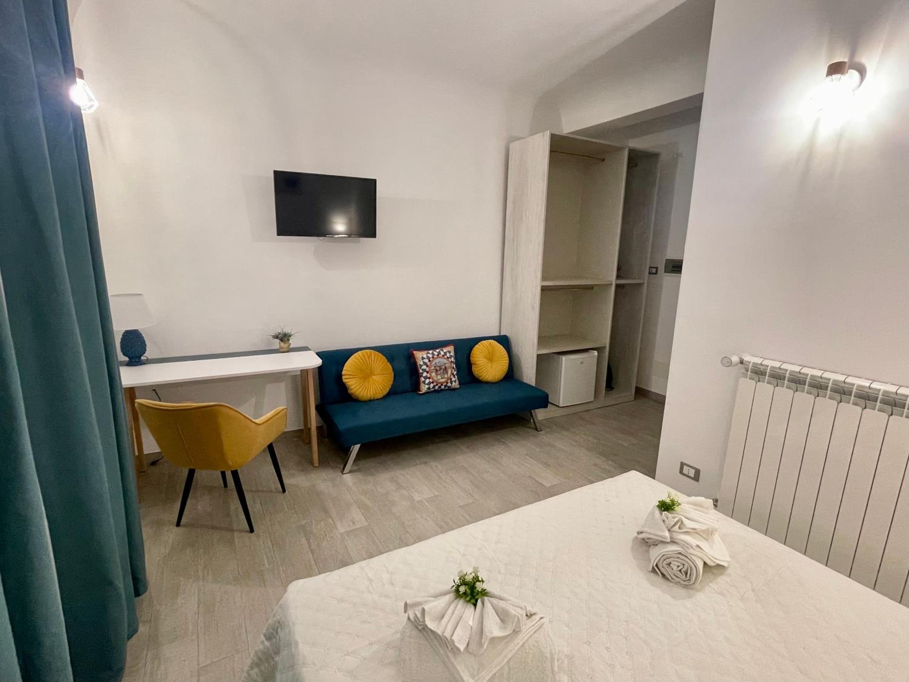 Standard Double Room - Photo 2