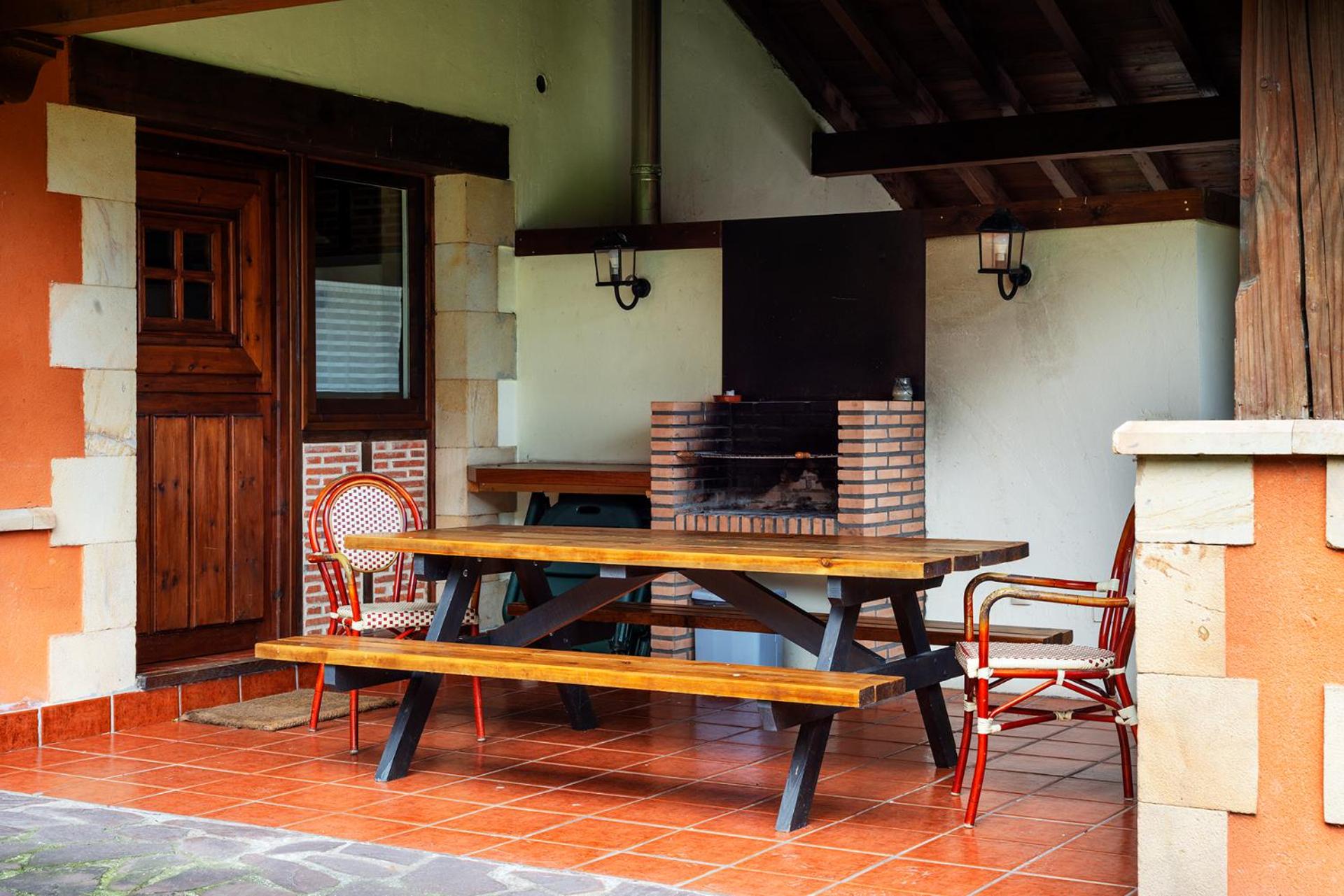 Five-Bedroom House photo 2