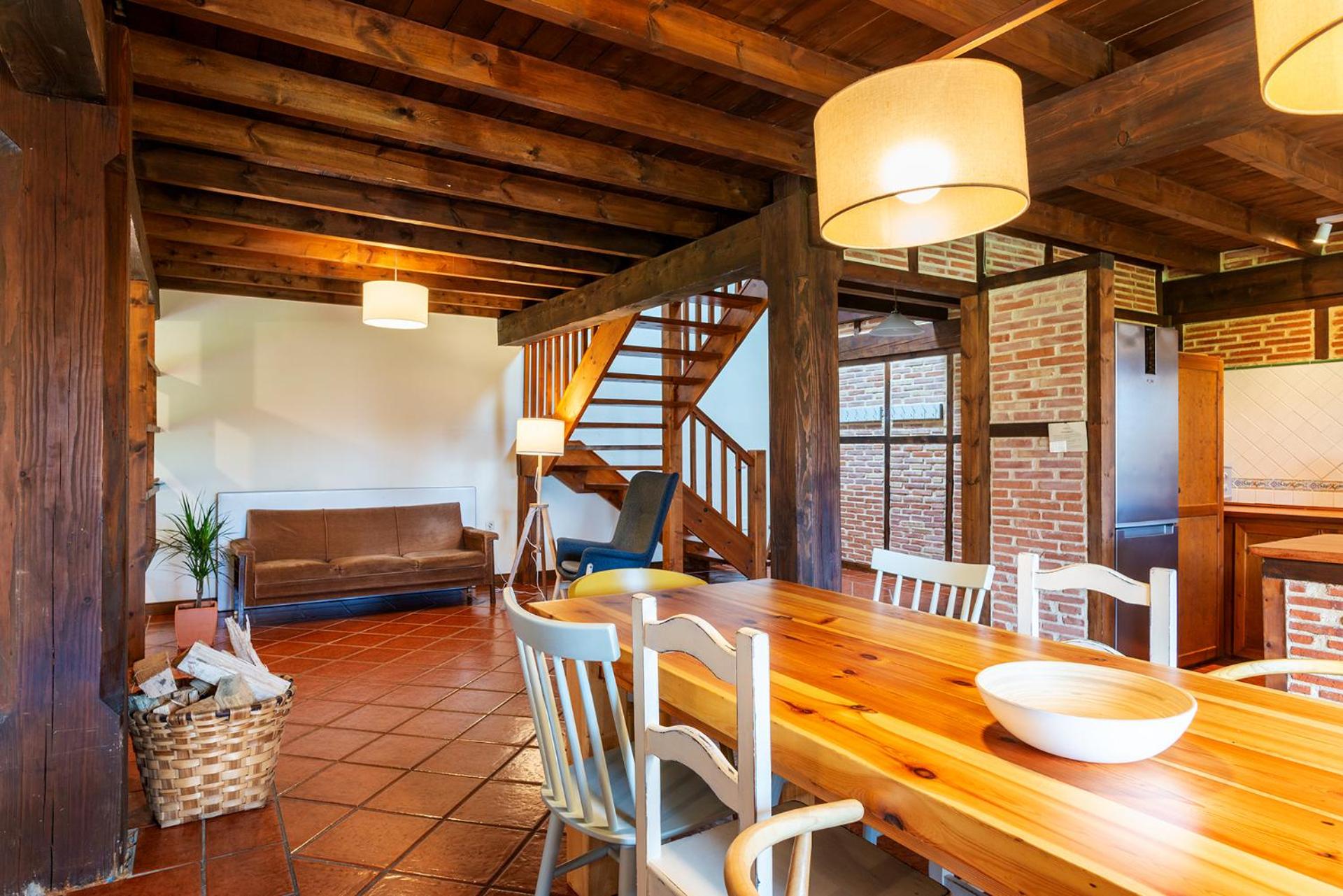 Five-Bedroom House photo 2