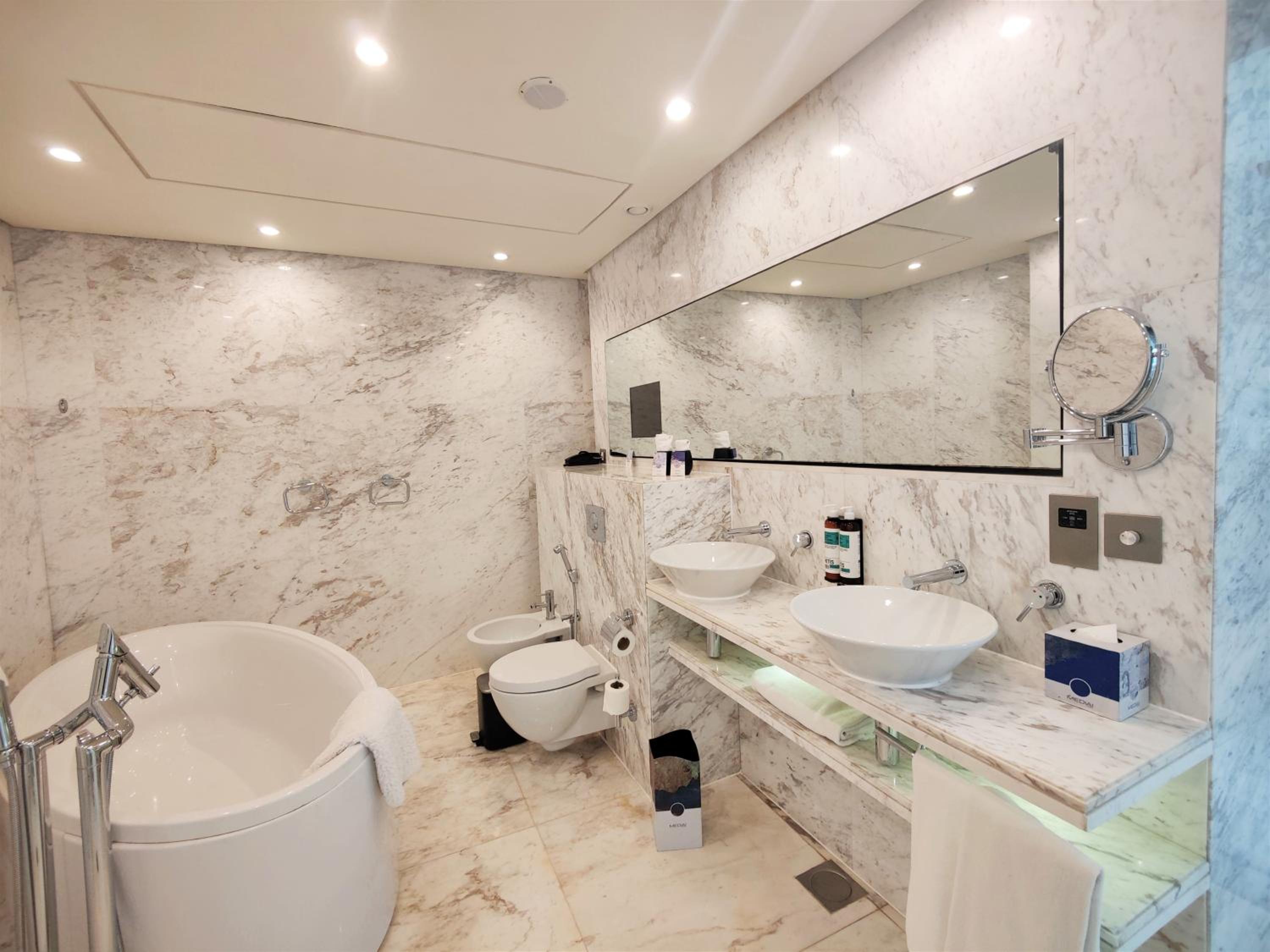 One-Bedroom Chill Out Suite - King photo 2