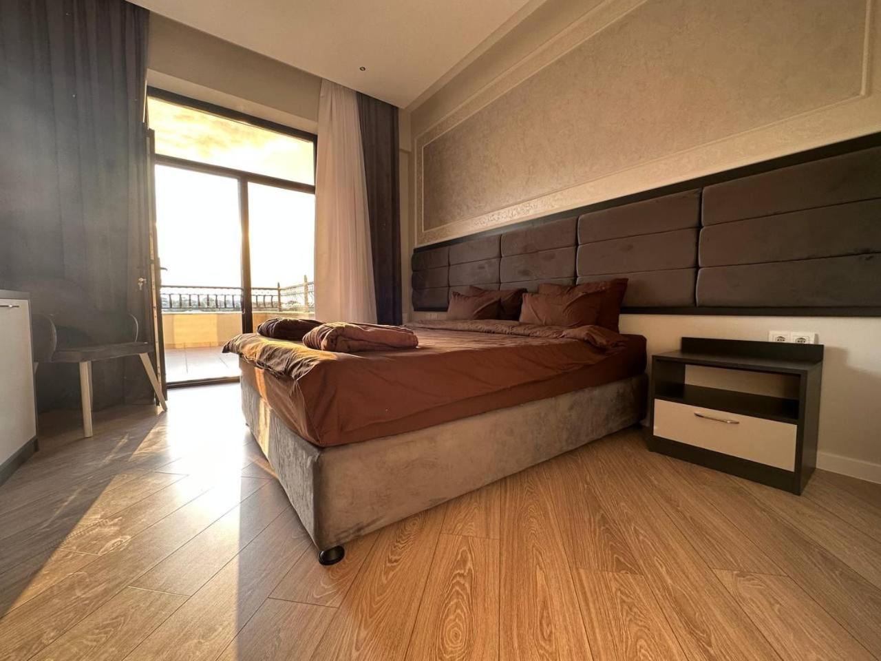 Deluxe Queen Room photo 2