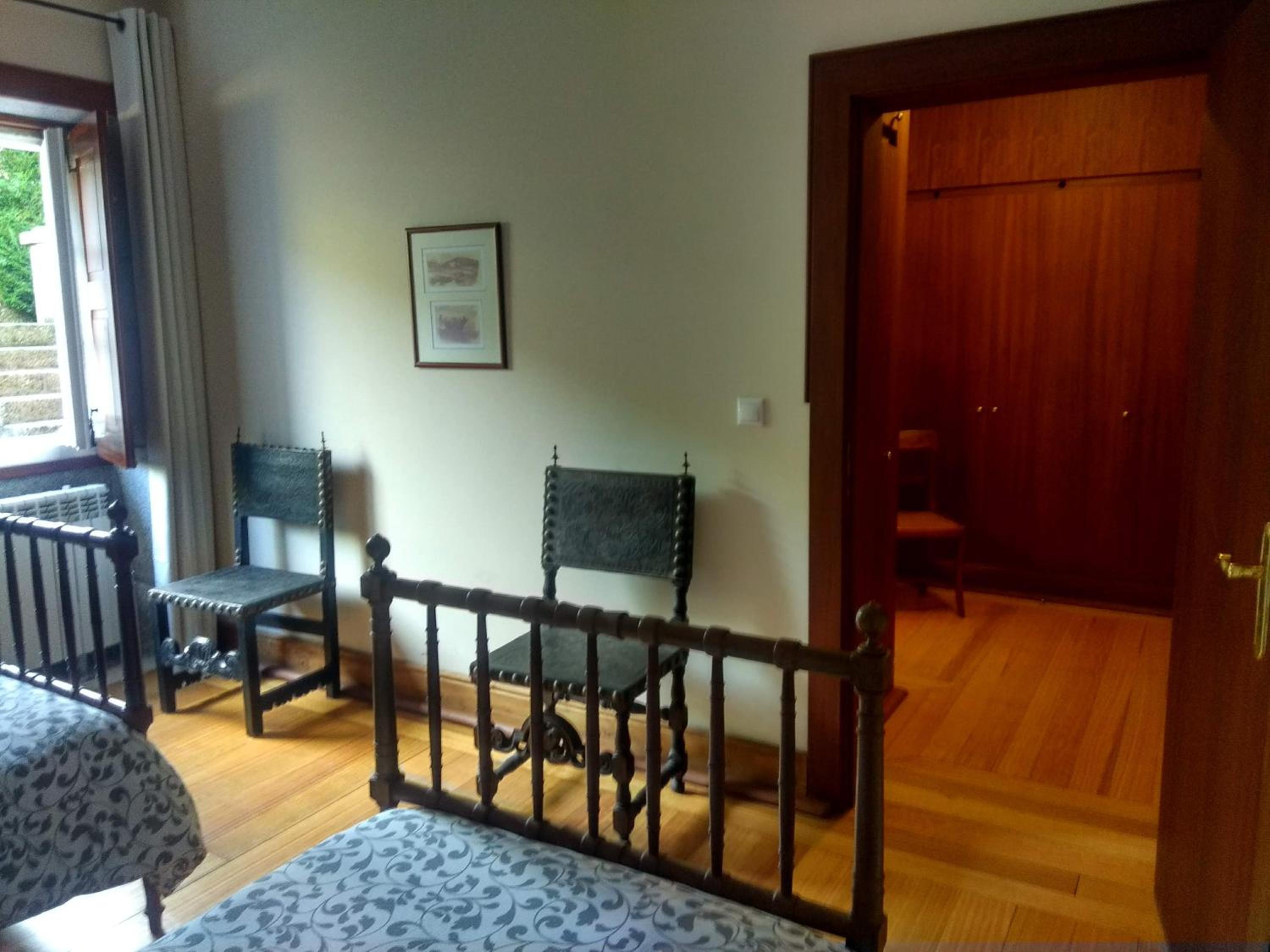 Twin Room - Photo 1