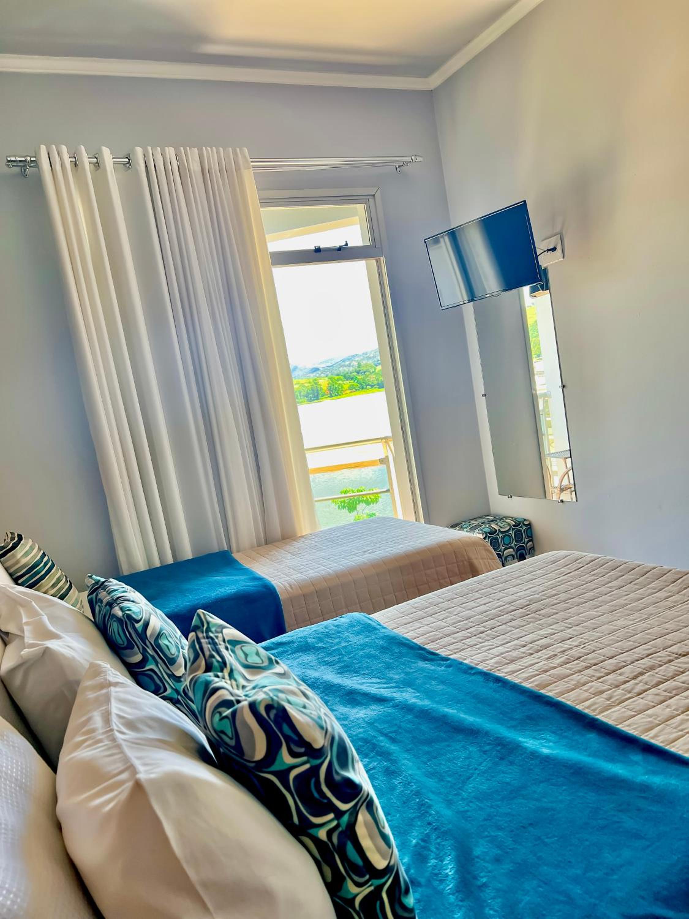 Triple Room with Lake View photo 2