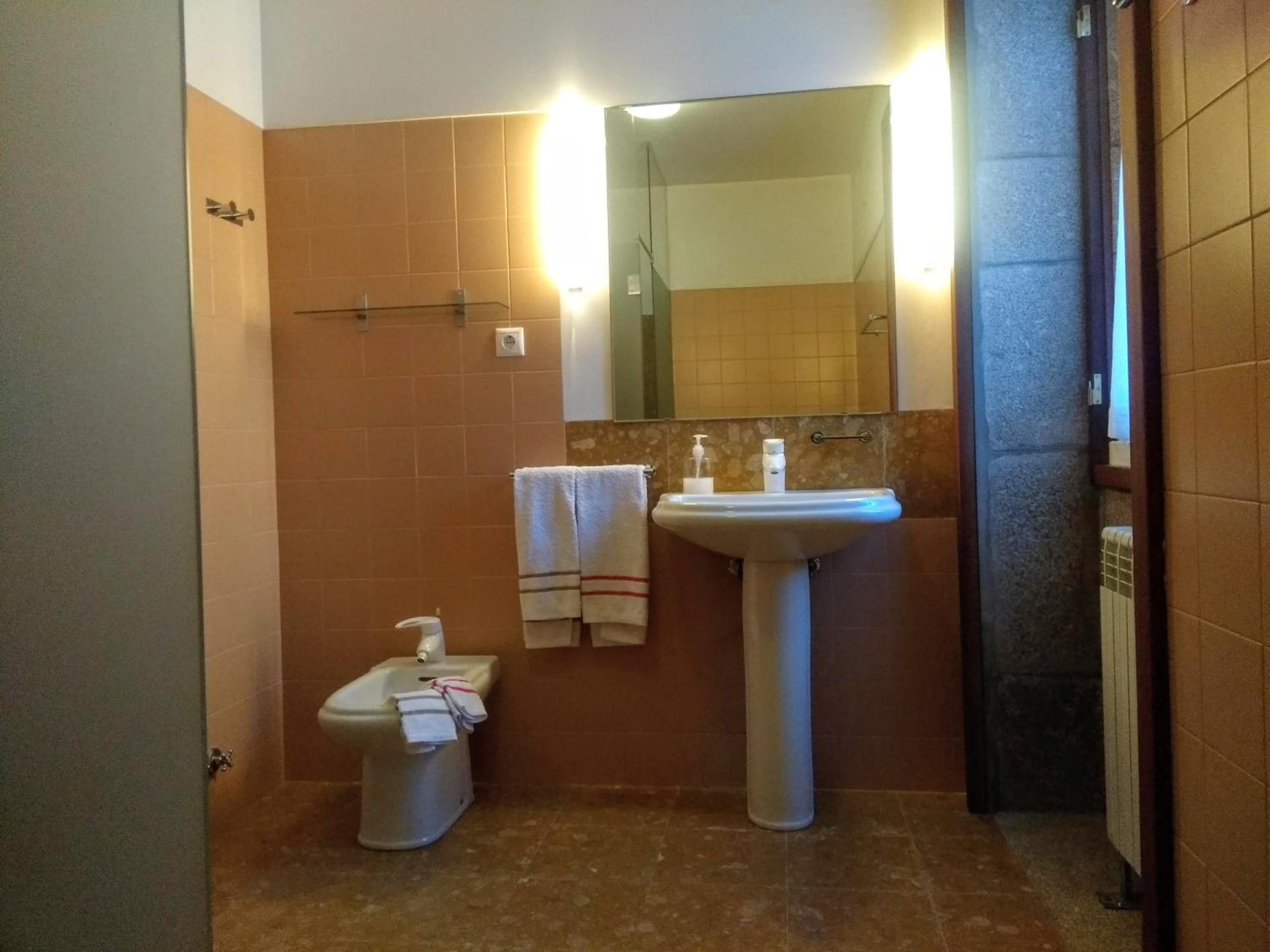 Twin Room - Photo 3
