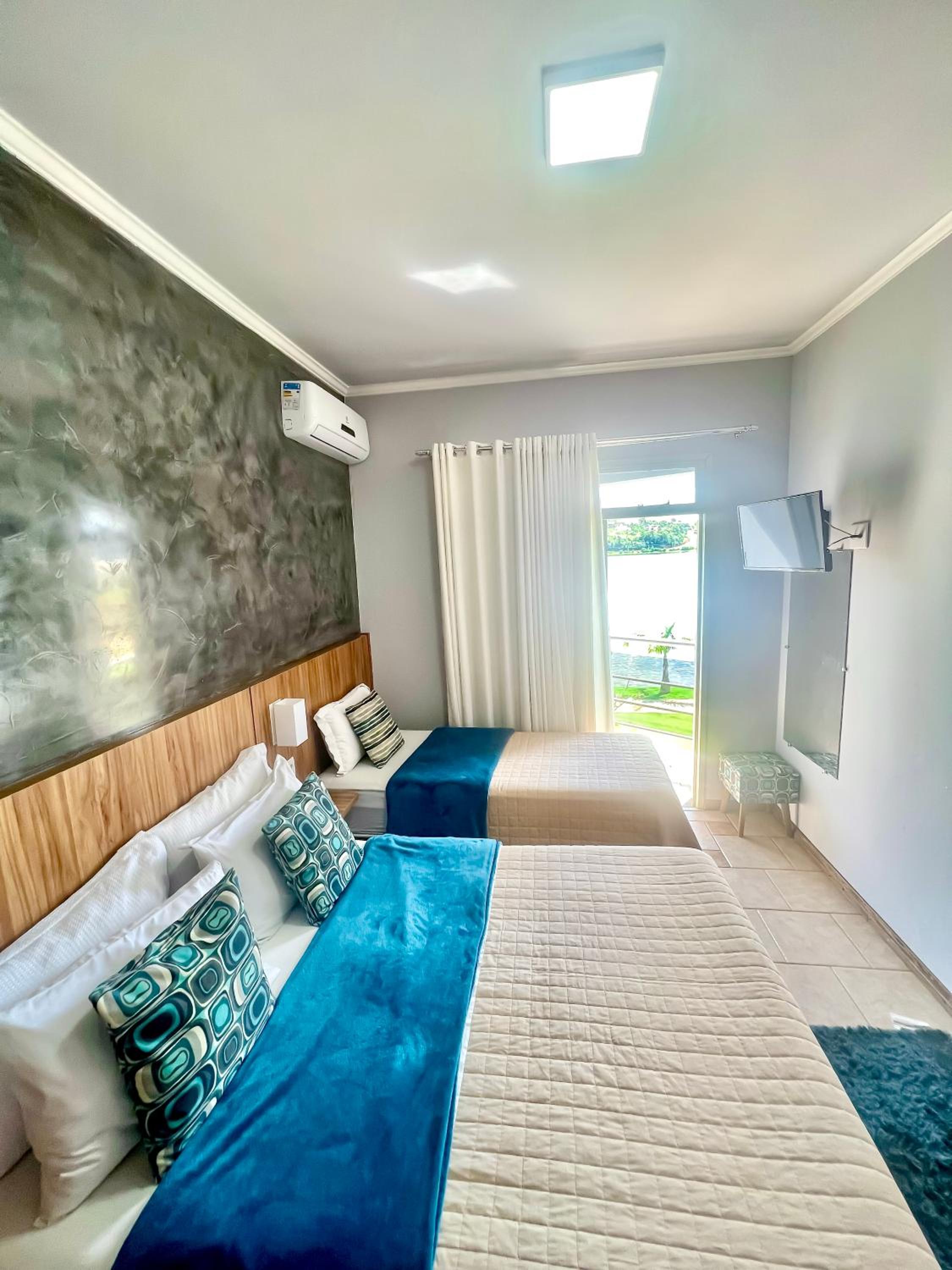 Triple Room with Lake View photo 1
