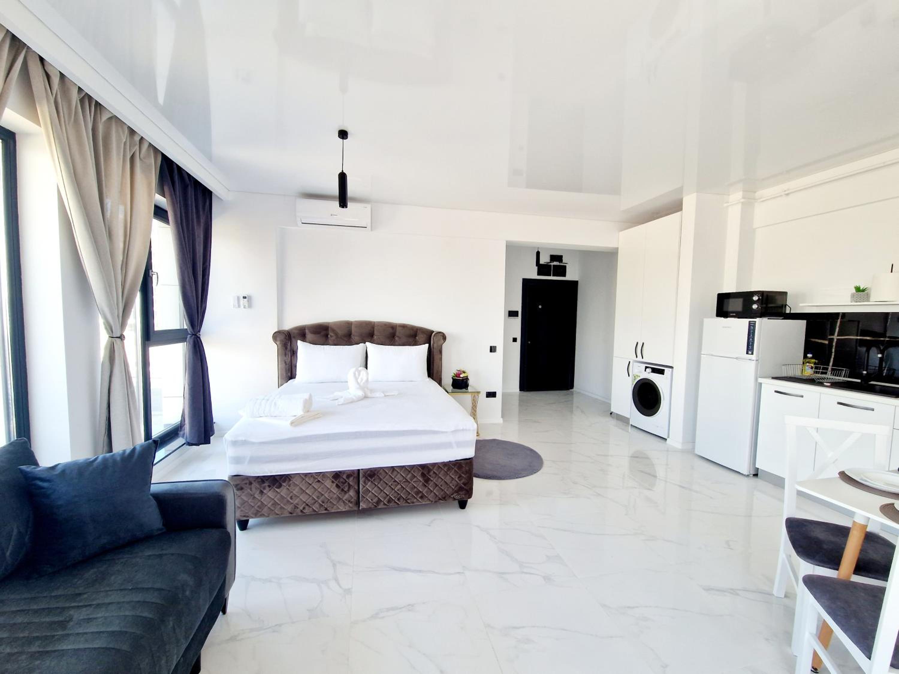 One-Bedroom Apartment photo 2