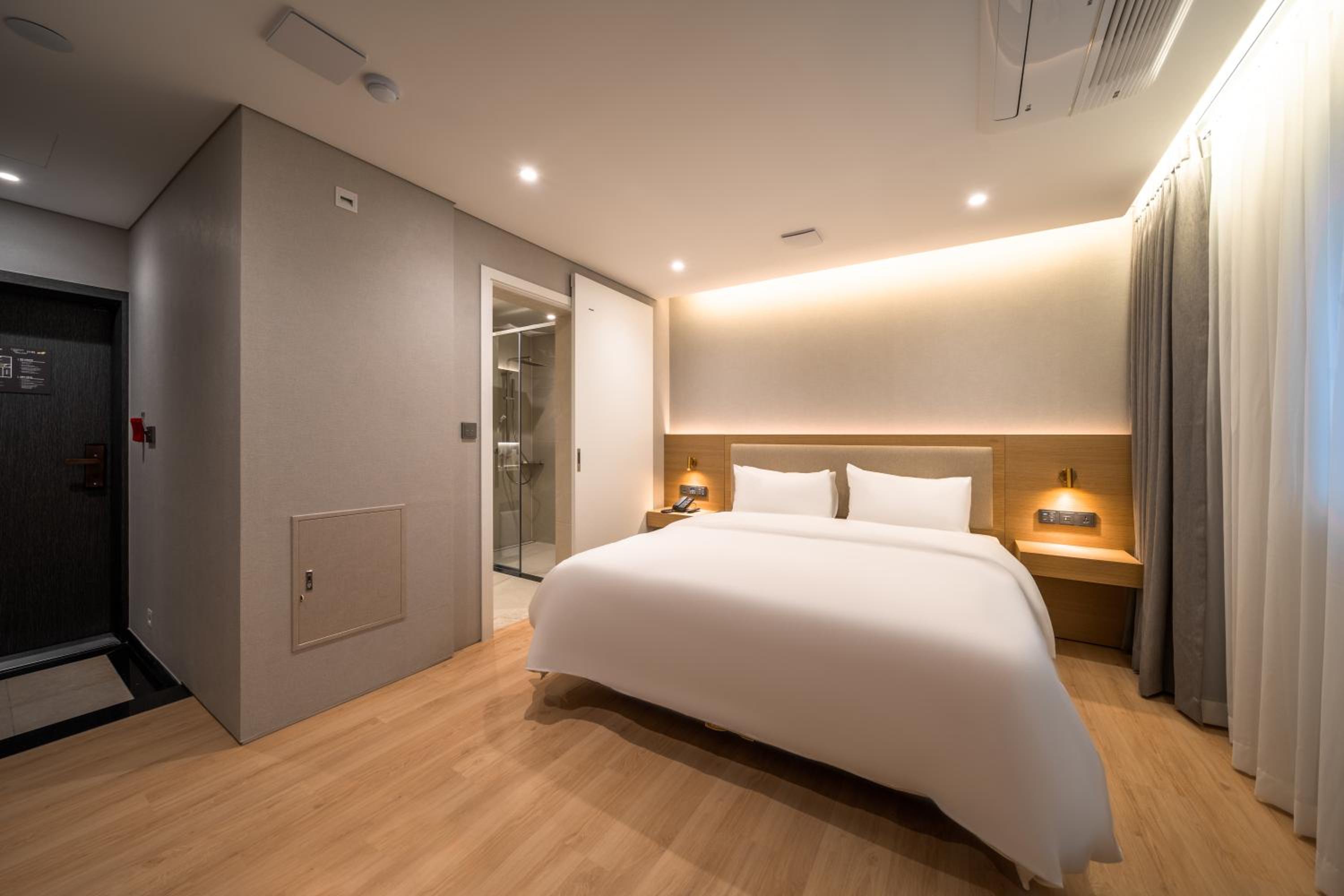 Standard Double Room - Photo 6