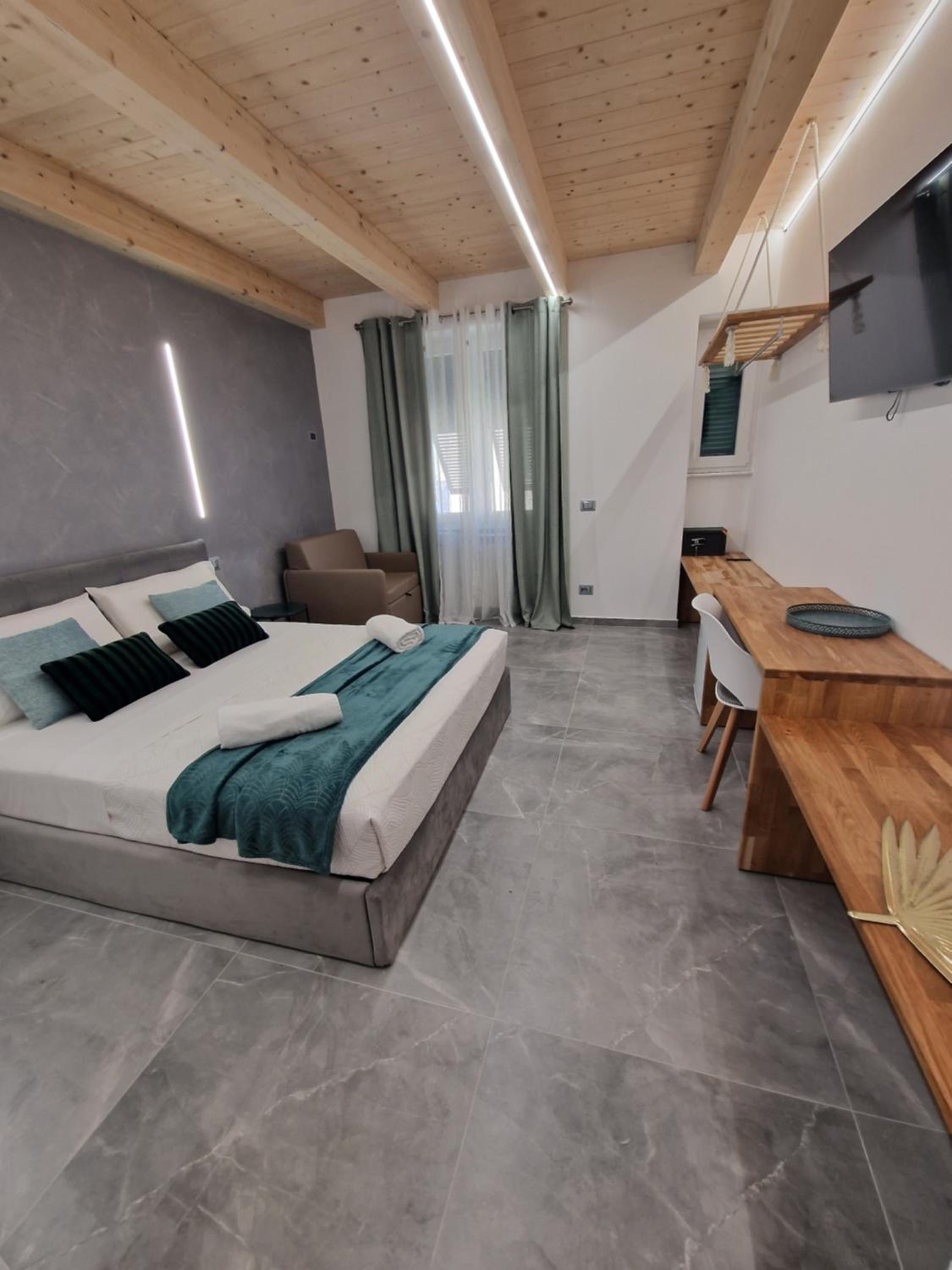 Deluxe King Room