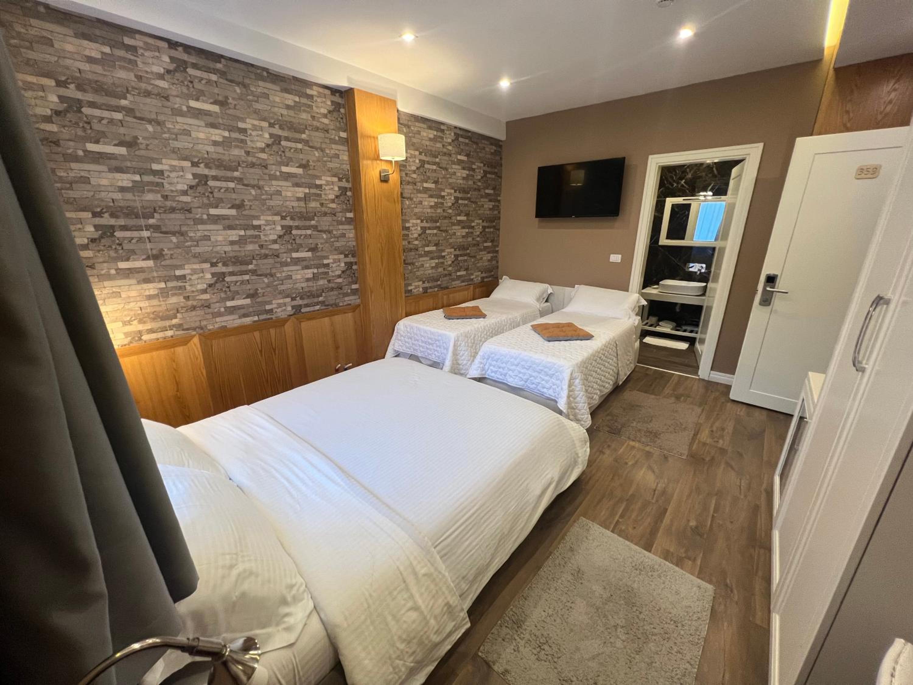 Deluxe Quadruple Room