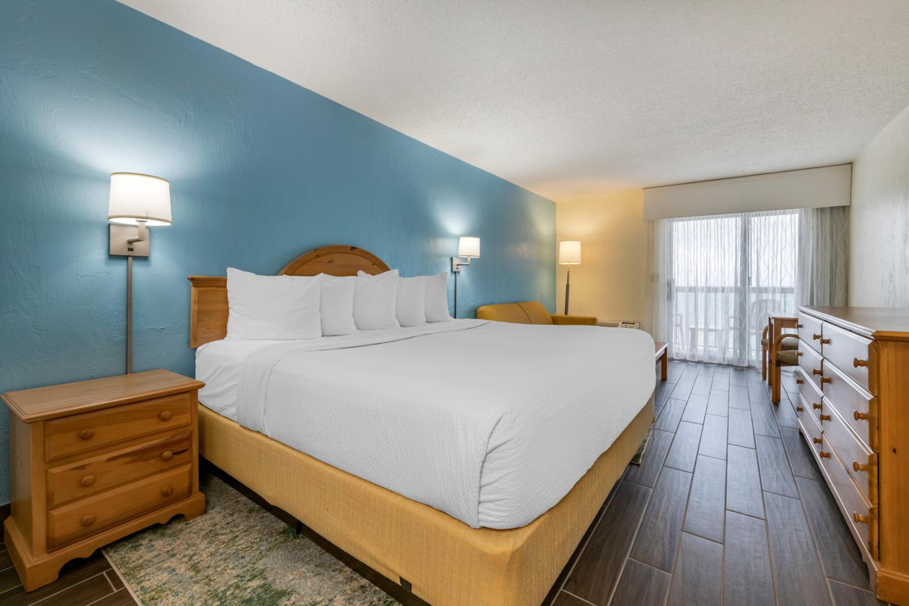King Room with Partial Ocean View - Photo 3