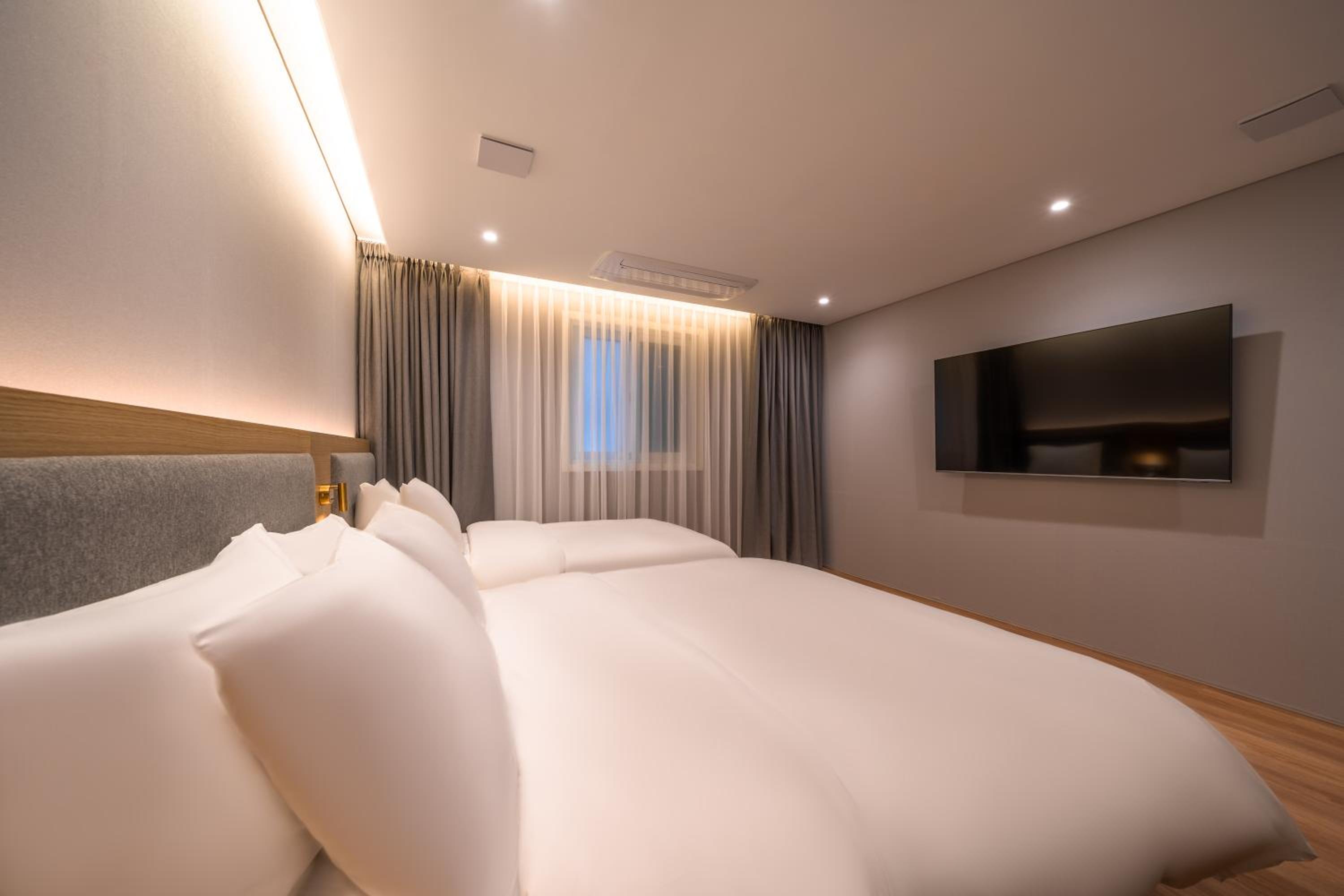 Deluxe Twin Room - Photo 2