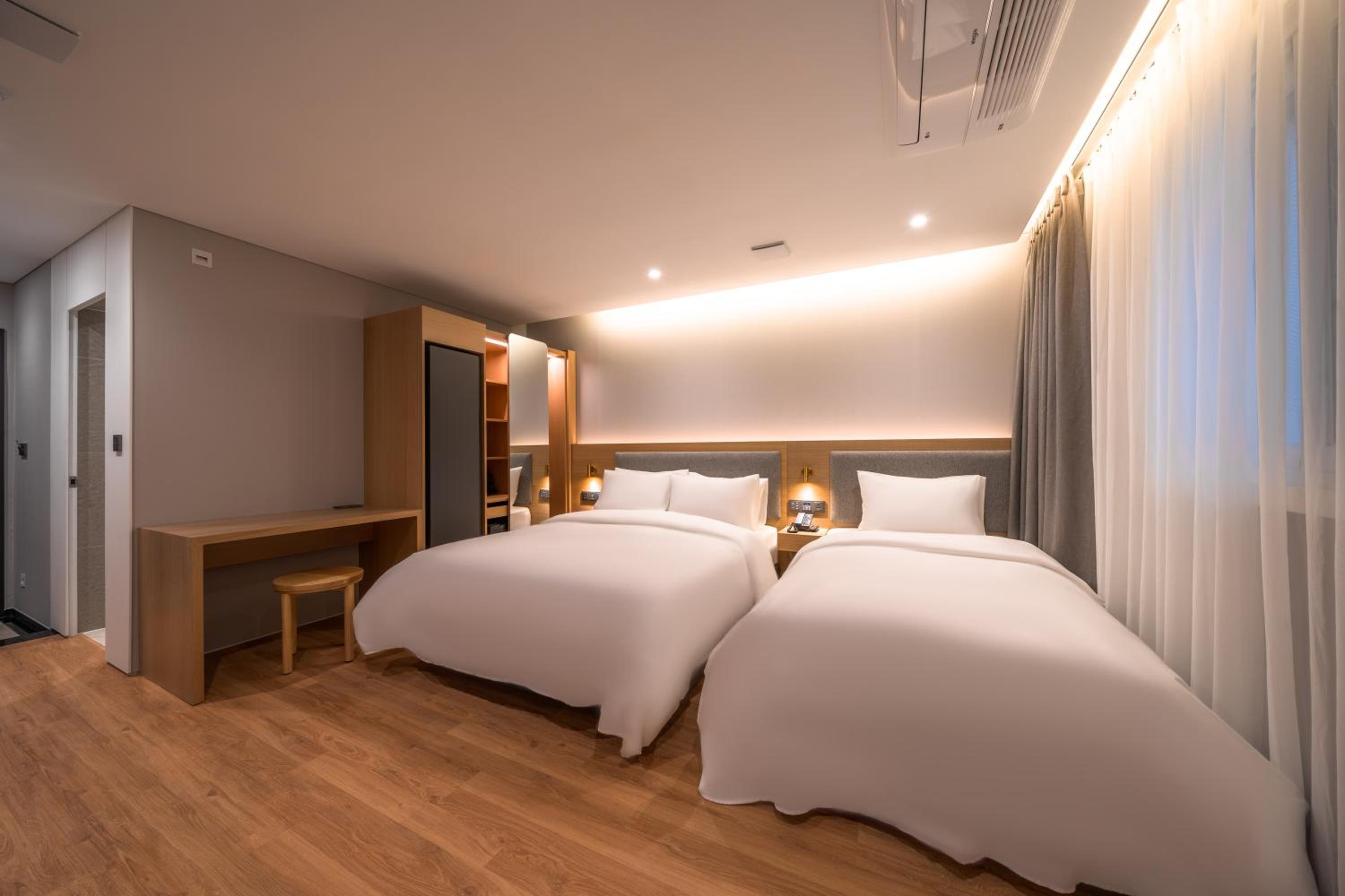 Deluxe Twin Room - Photo 3