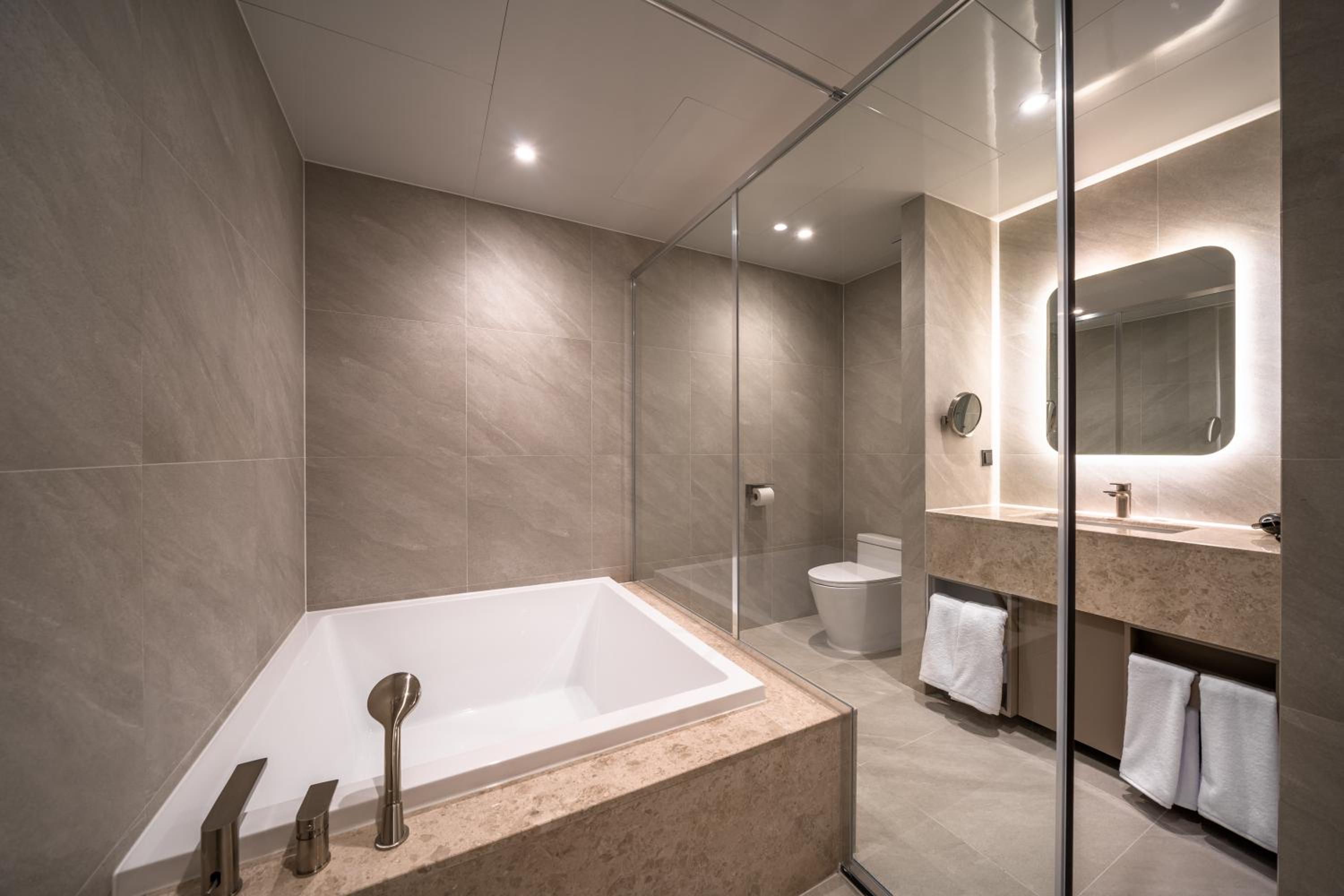 Suite - Photo 6