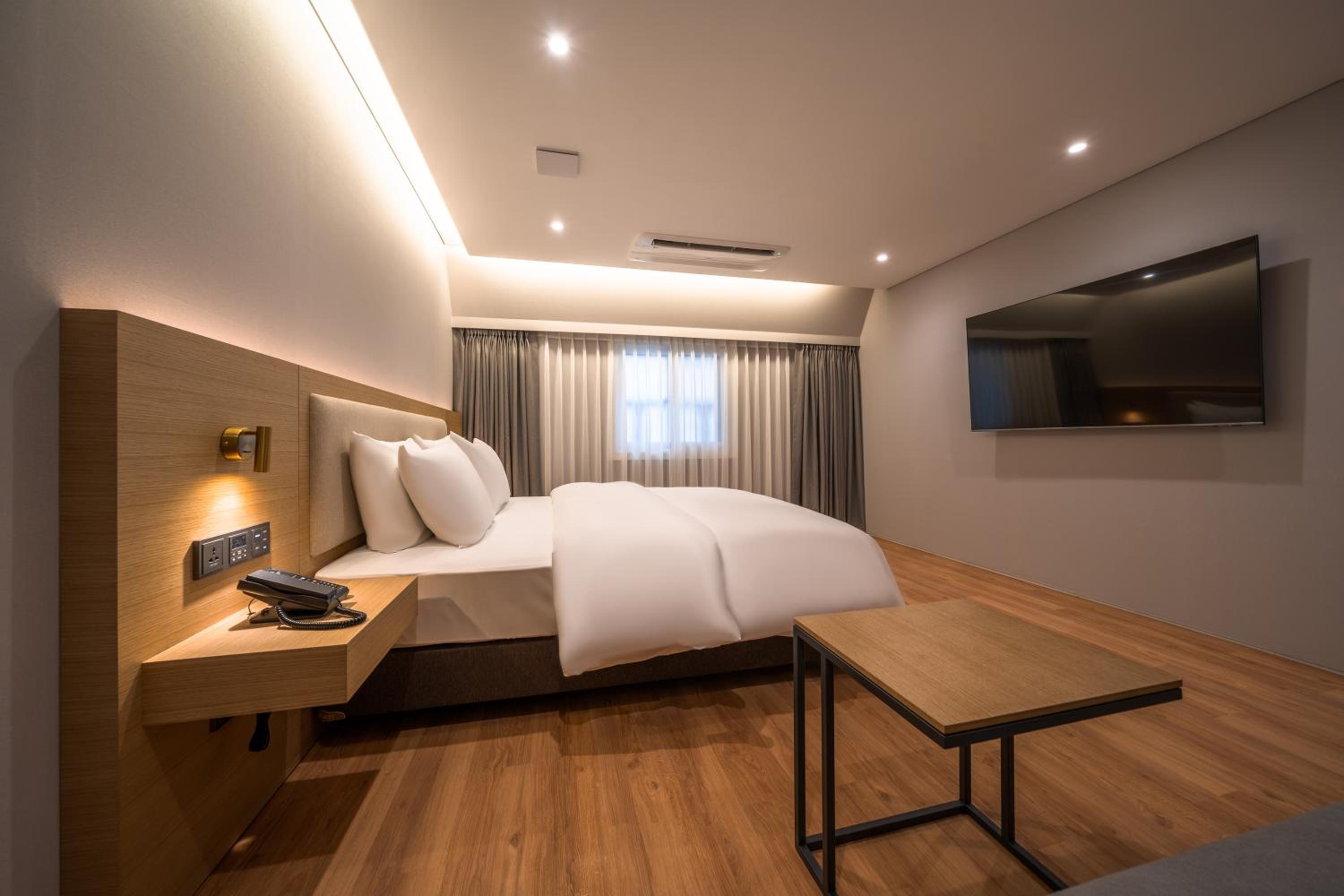 Suite - Photo 2
