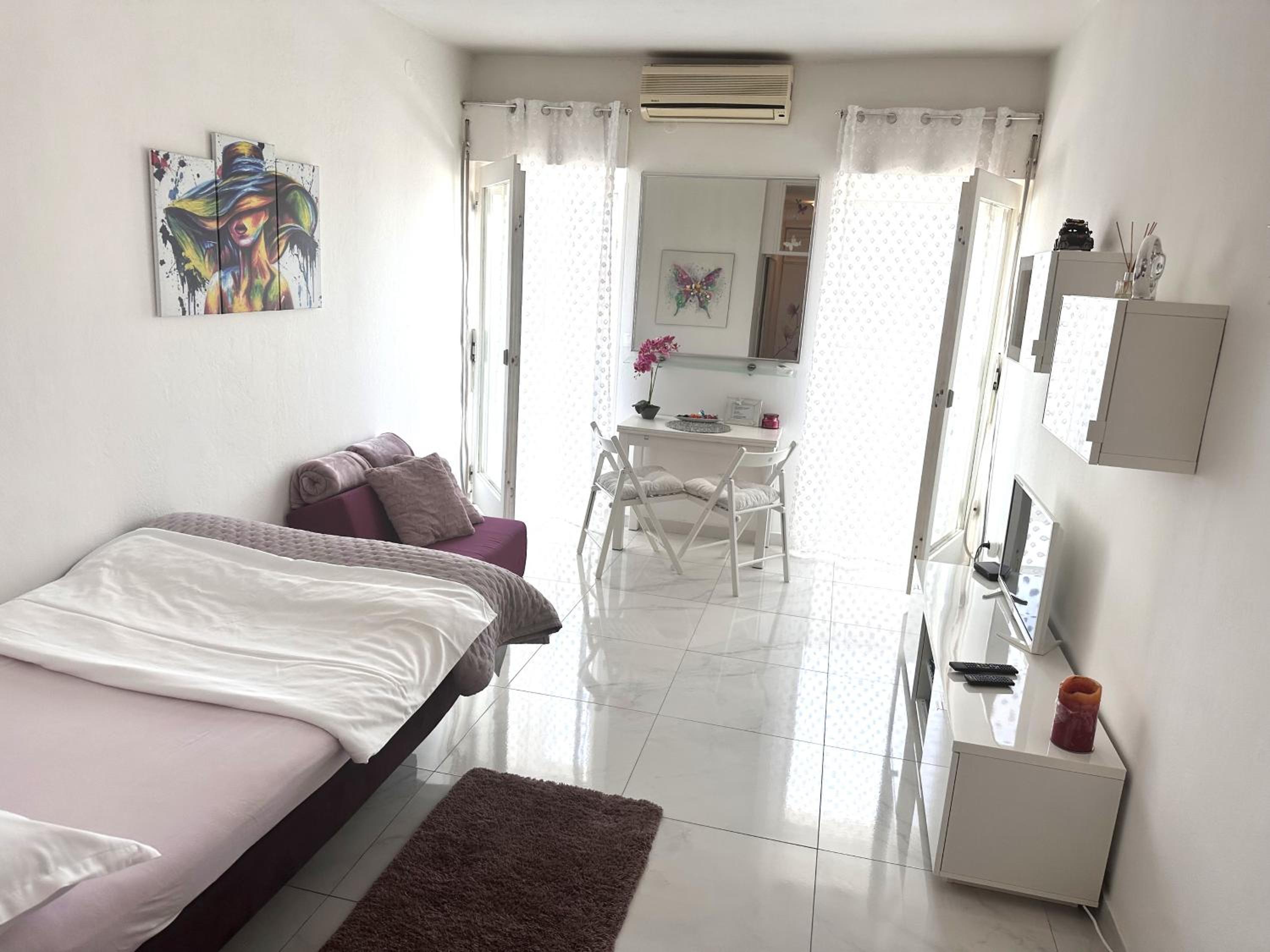 Studio Apartment
