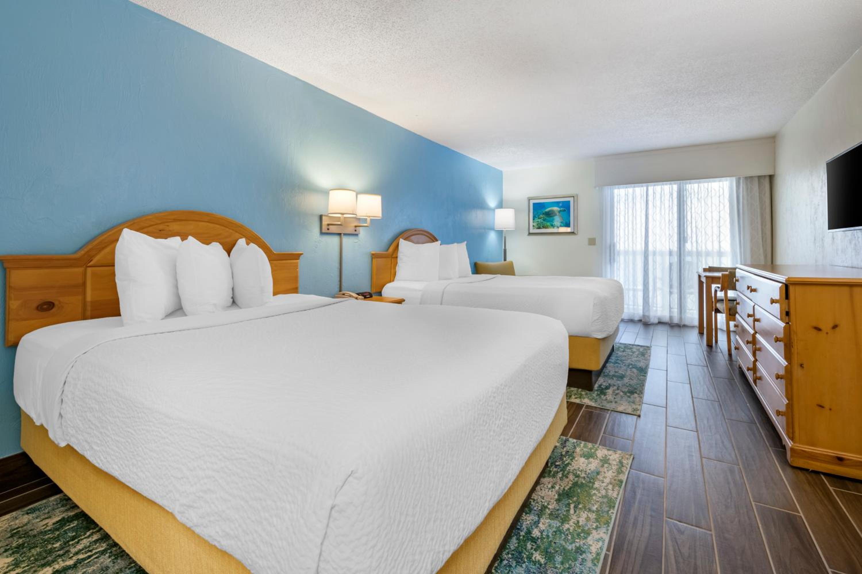 Deluxe Queen Room with Two Queen Beds - Ocean Front - Photo 2