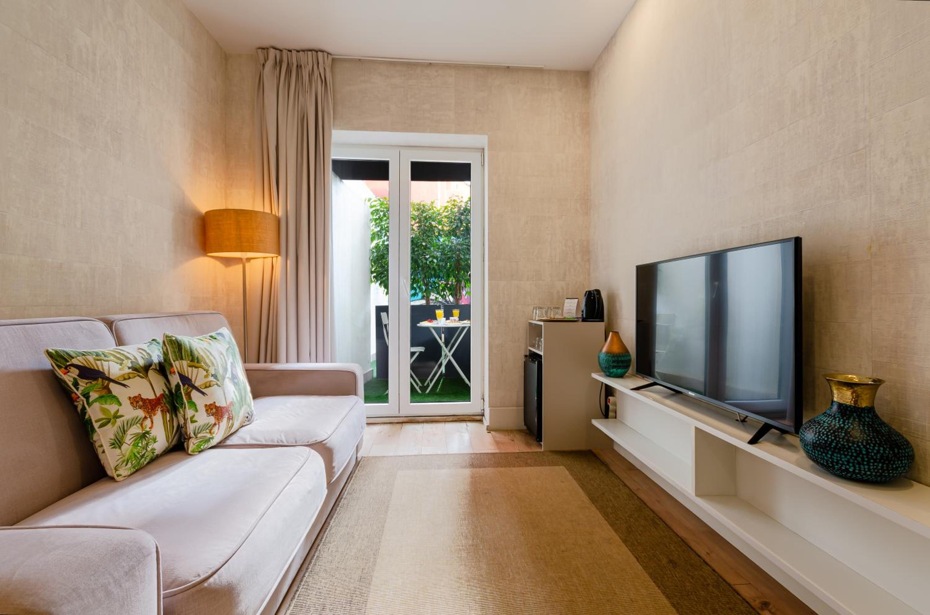 Superior Suite with Patio photo 1