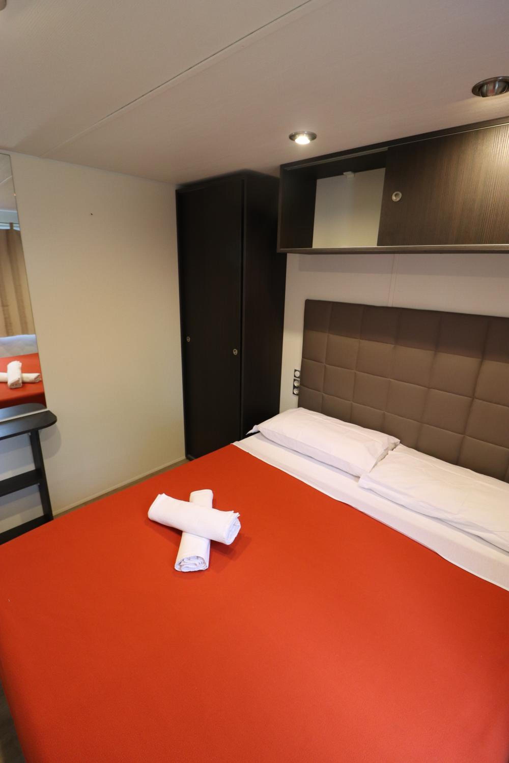 Mobile Home - Photo 21