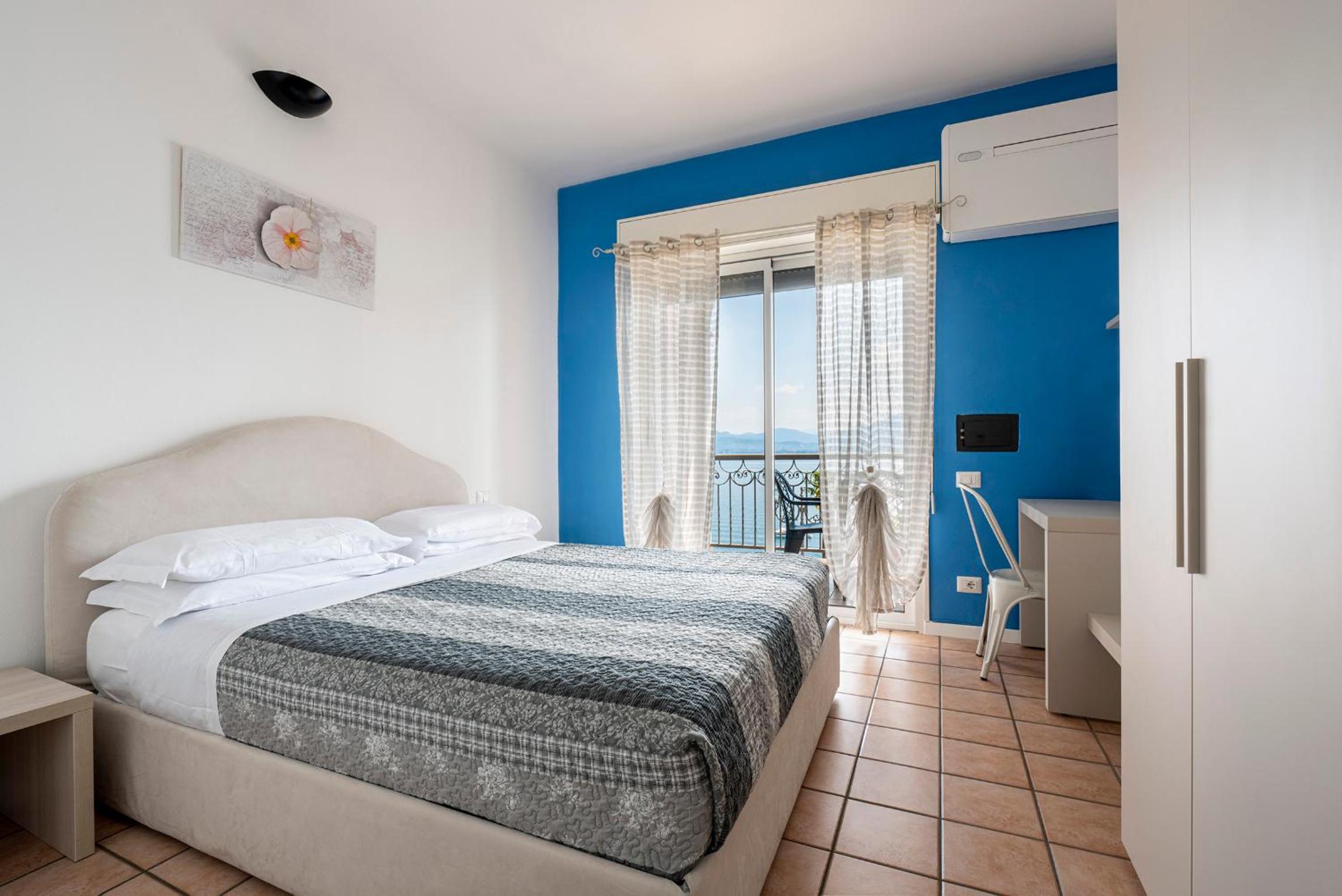 One-Bedroom Apartment with Lake view and Terrace (4-5 adults), photo 6