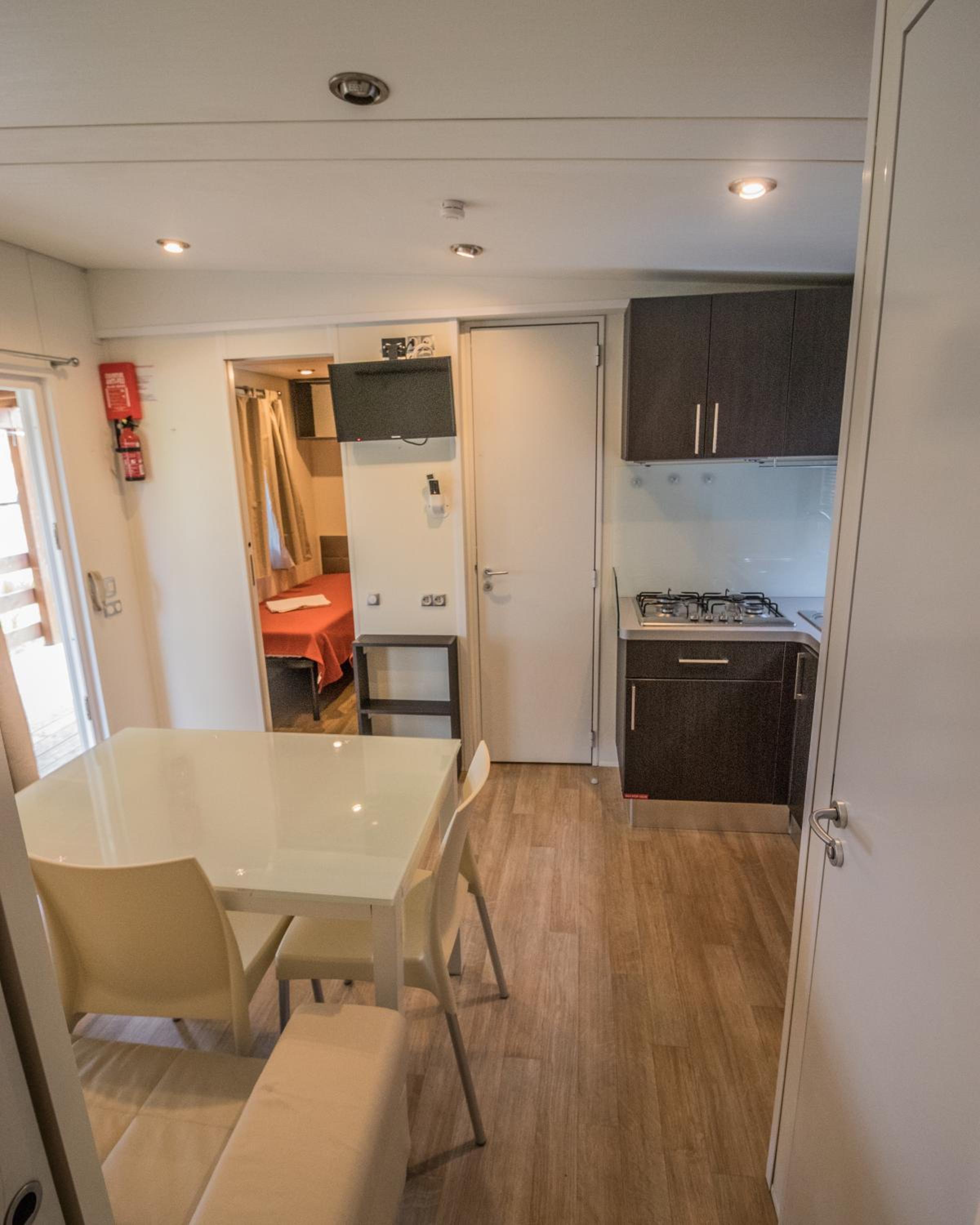 Mobile Home - Photo 23