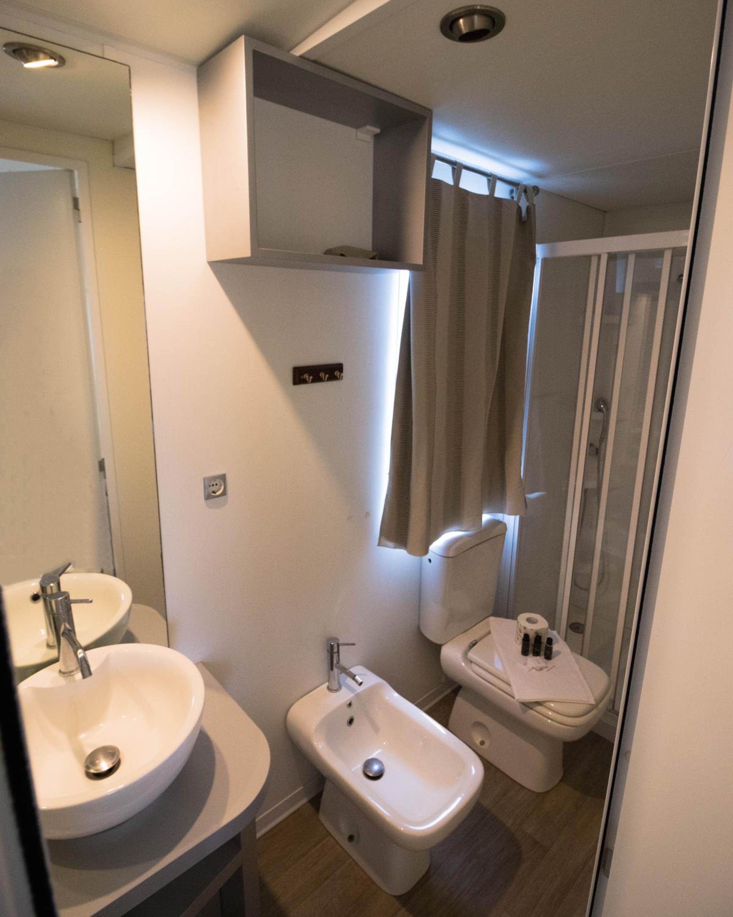 Mobile Home - Photo 22