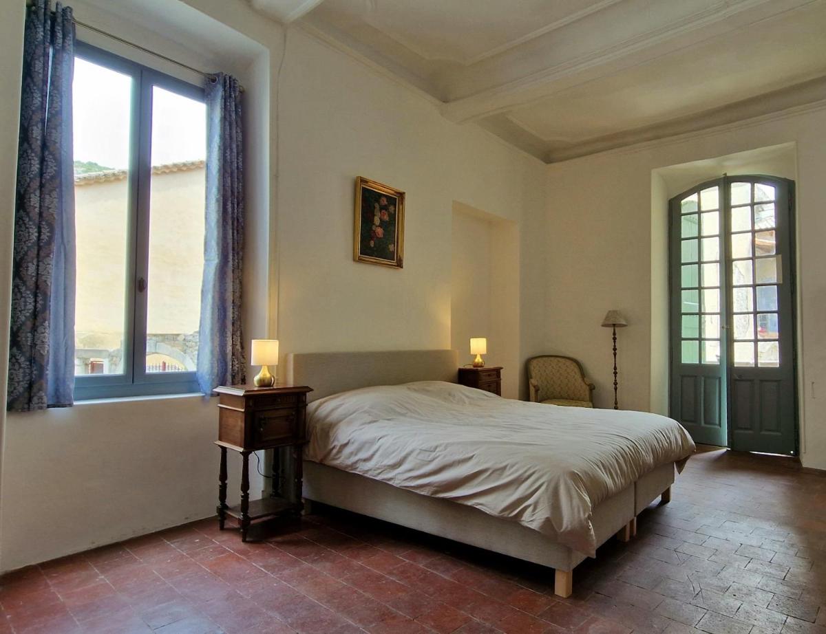 Apartment with Balcony photo 1