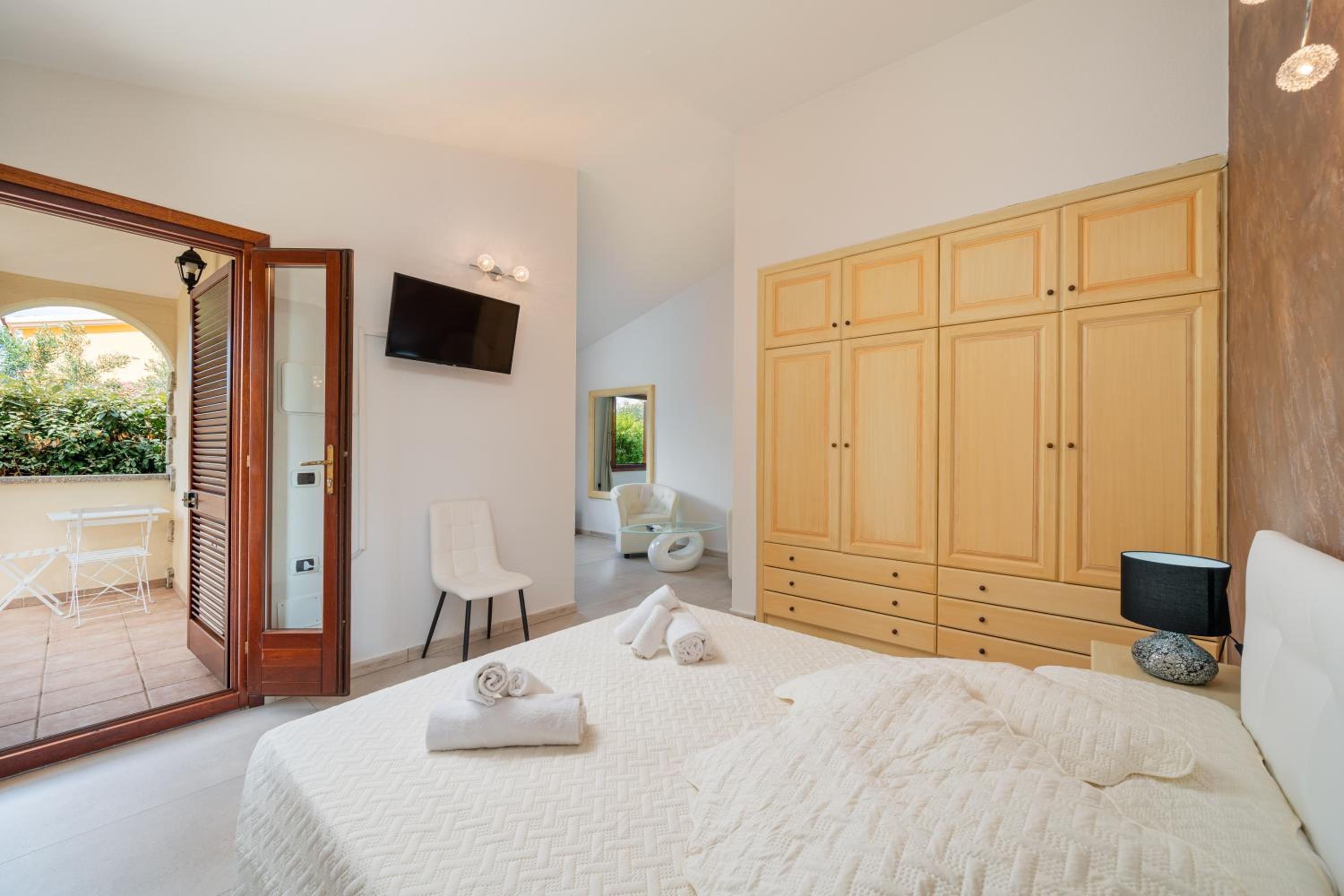 King Suite with Balcony photo 3