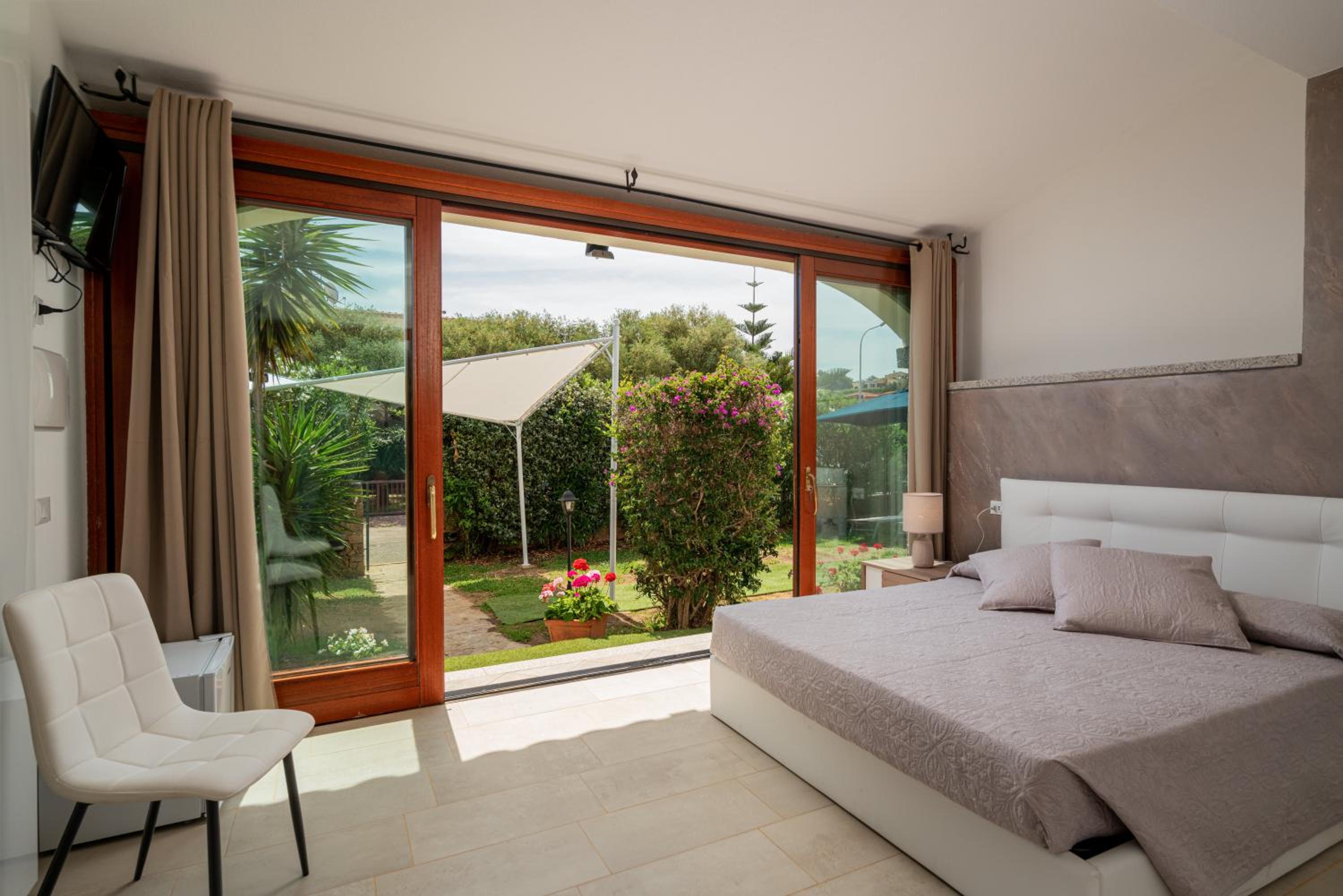 King Room with Garden View photo 2