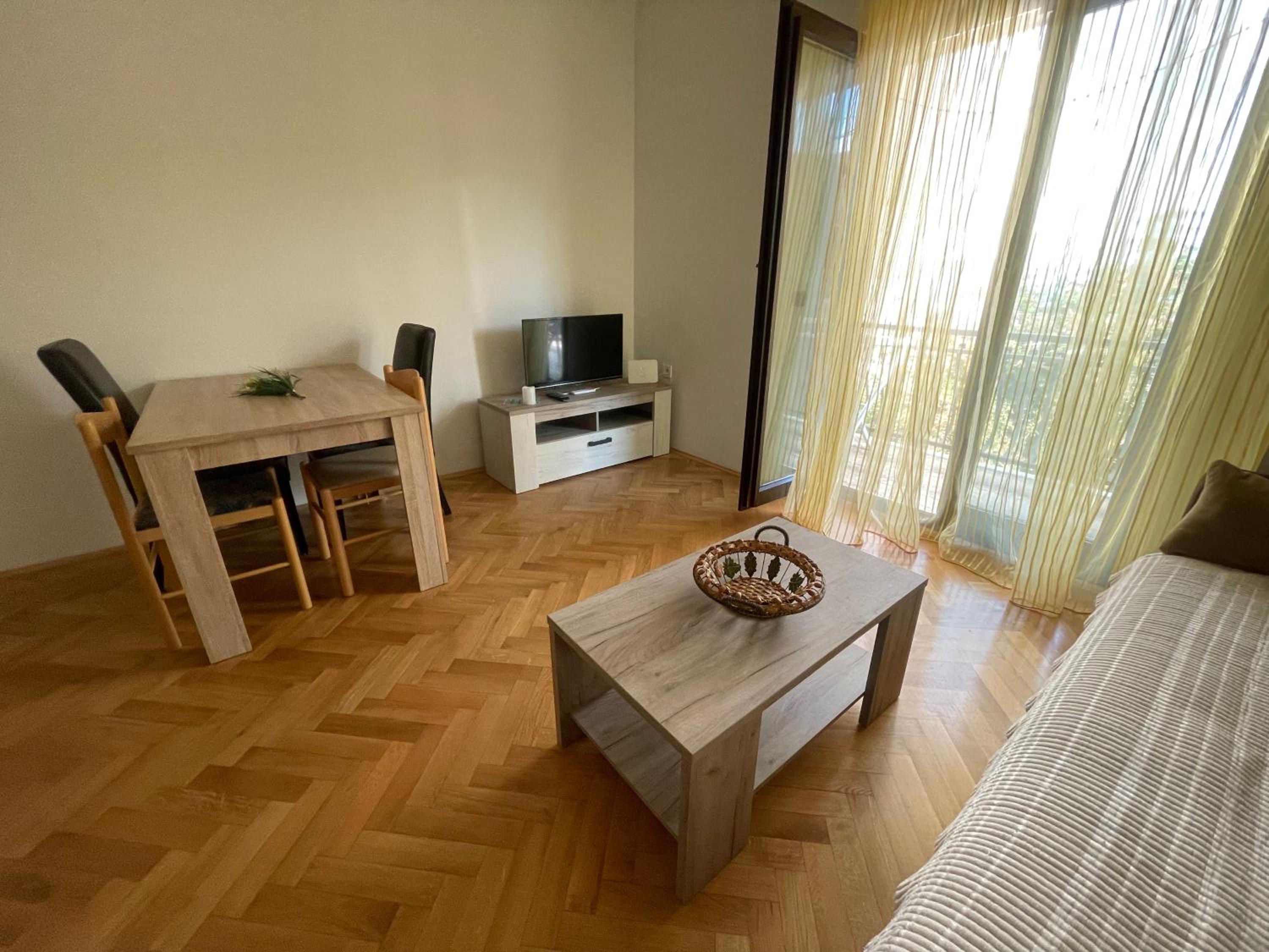Apartment with Balcony photo 1