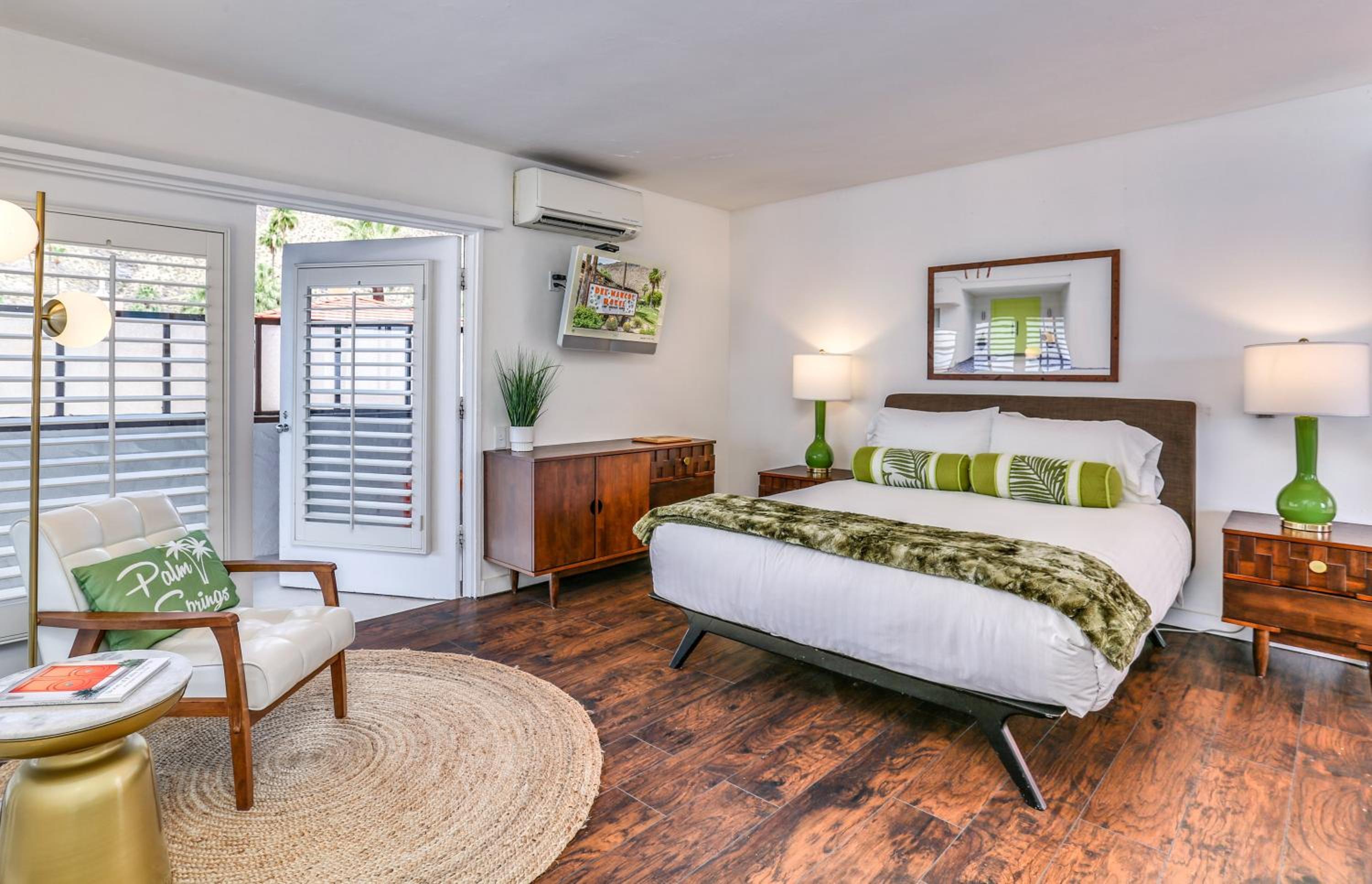 Queen Room with Balcony photo 1