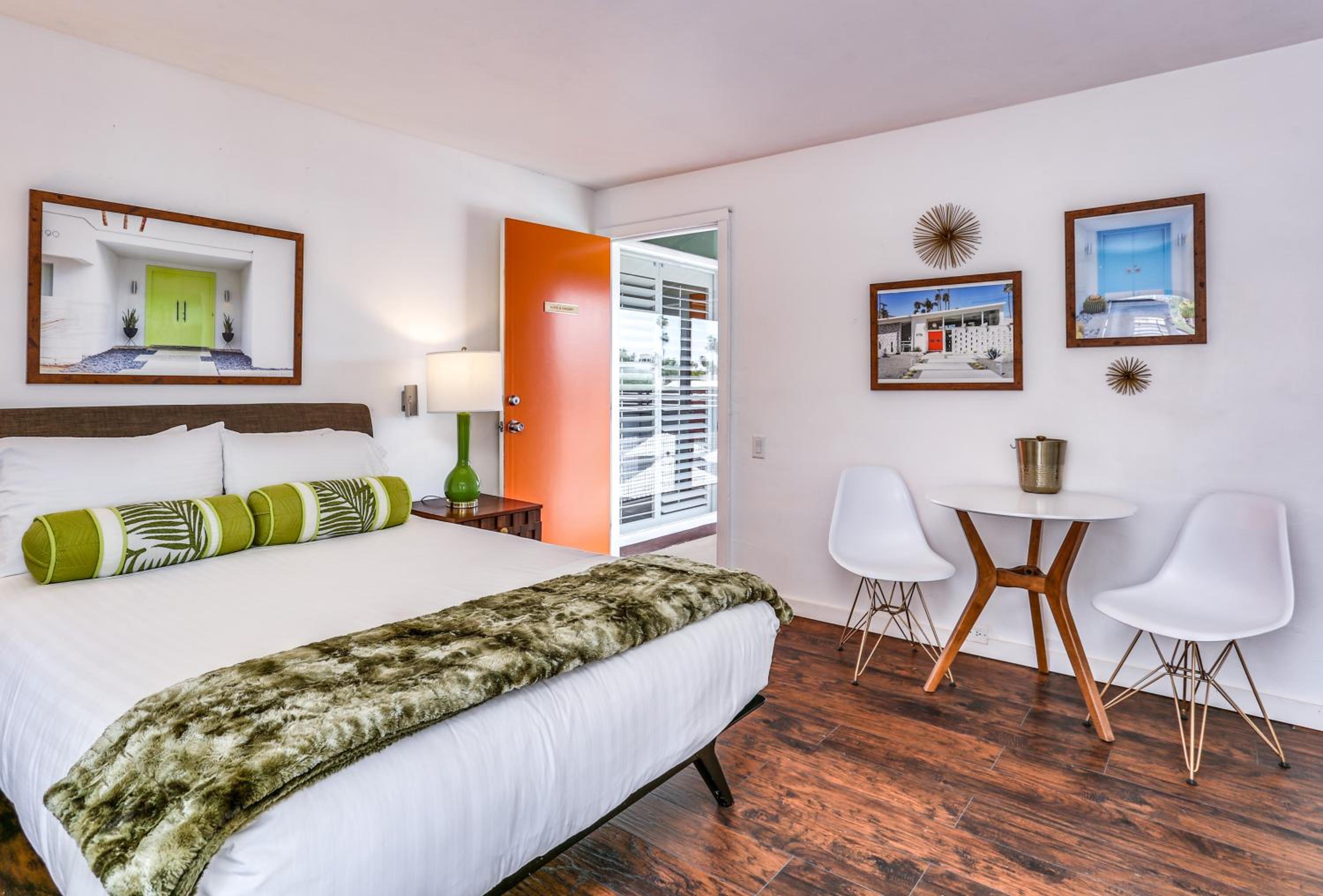 Queen Room with Balcony photo 3