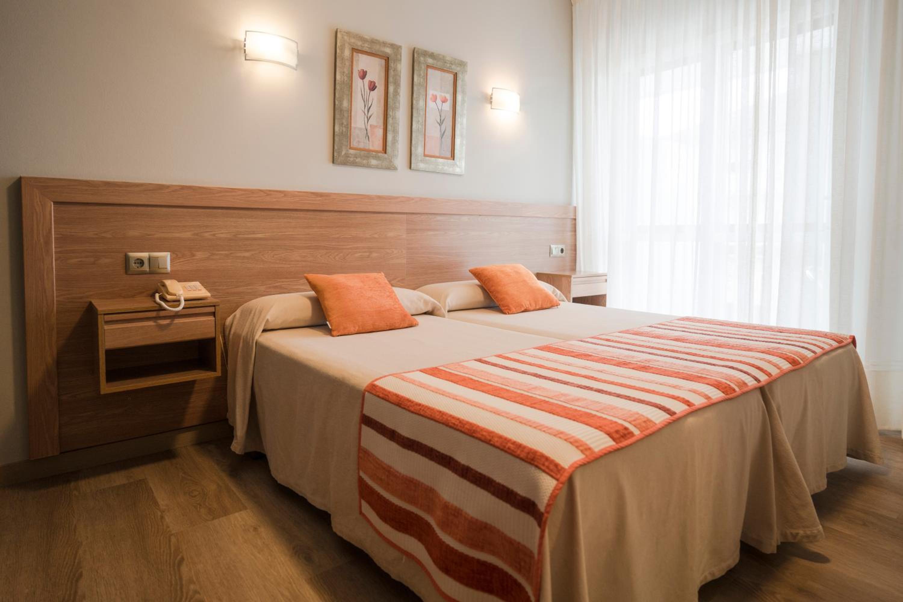Deluxe Double or Twin Room with Balcony photo 2
