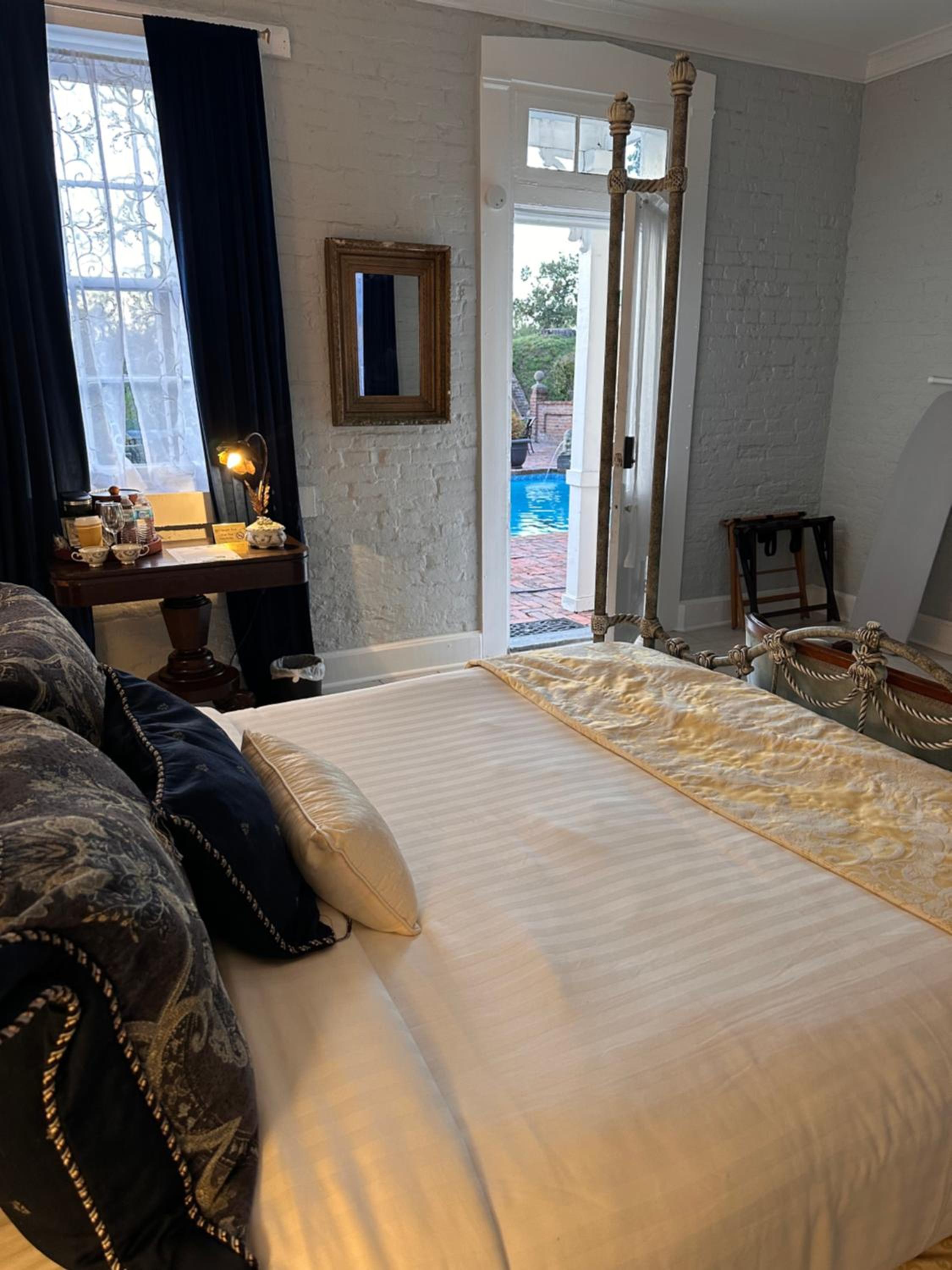 Deluxe Double Room (1 adult + 1 child)