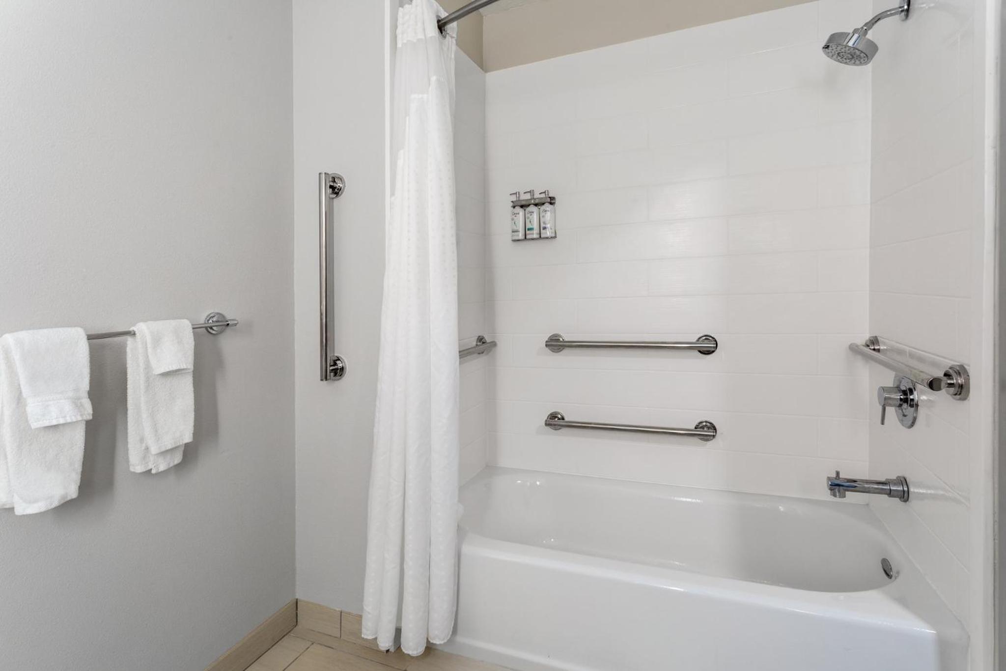 Standard King Room with Mobility Accessible Tub - Photo 3