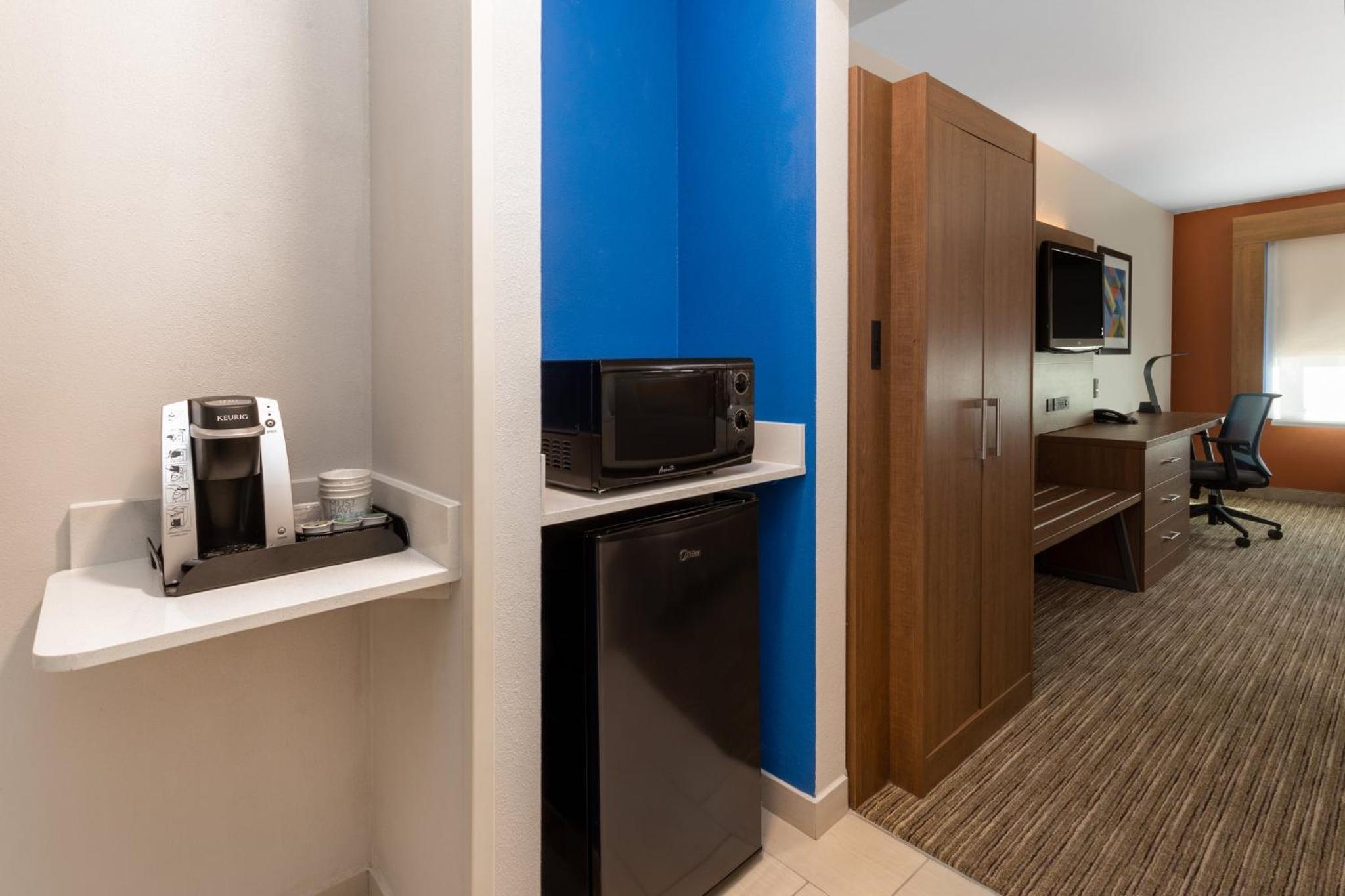 Twin Room - Mobility Access - Photo 3