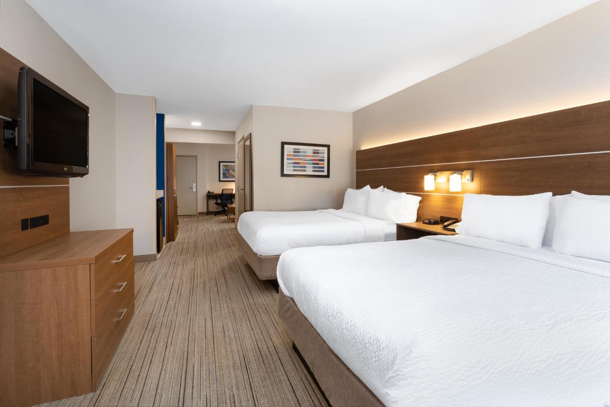 Queen Suite with Two Queen Beds - Photo 1
